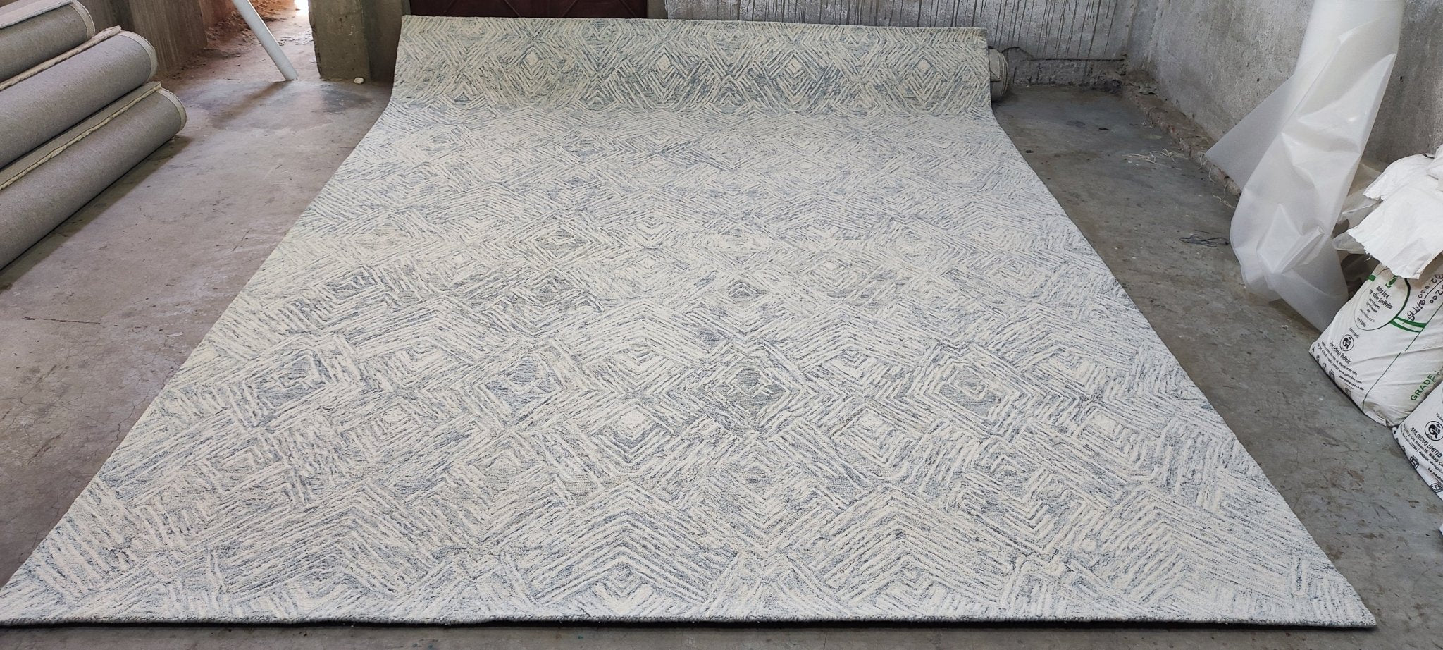 Lawrence Yee Hand-Tufted Wool Natural Blue Textured (Multiple Sizes) | Banana Manor Rug Factory Outlet