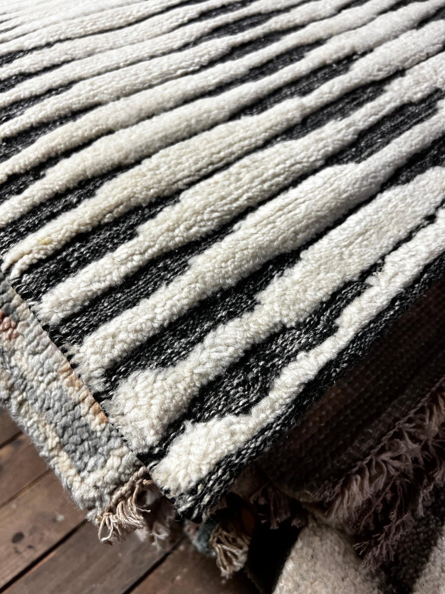 Lee 2.9x10 Hand-Knotted Ivory & Grey Cut Pile Runner | Banana Manor Rug Factory Outlet