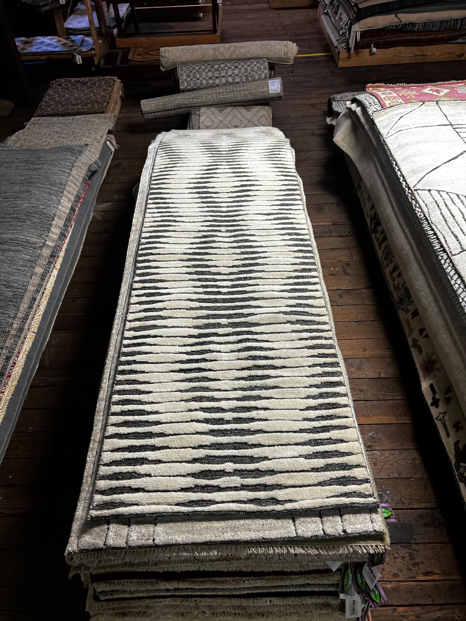 Lee 2.9x10 Hand-Knotted Ivory & Grey Cut Pile Runner | Banana Manor Rug Factory Outlet