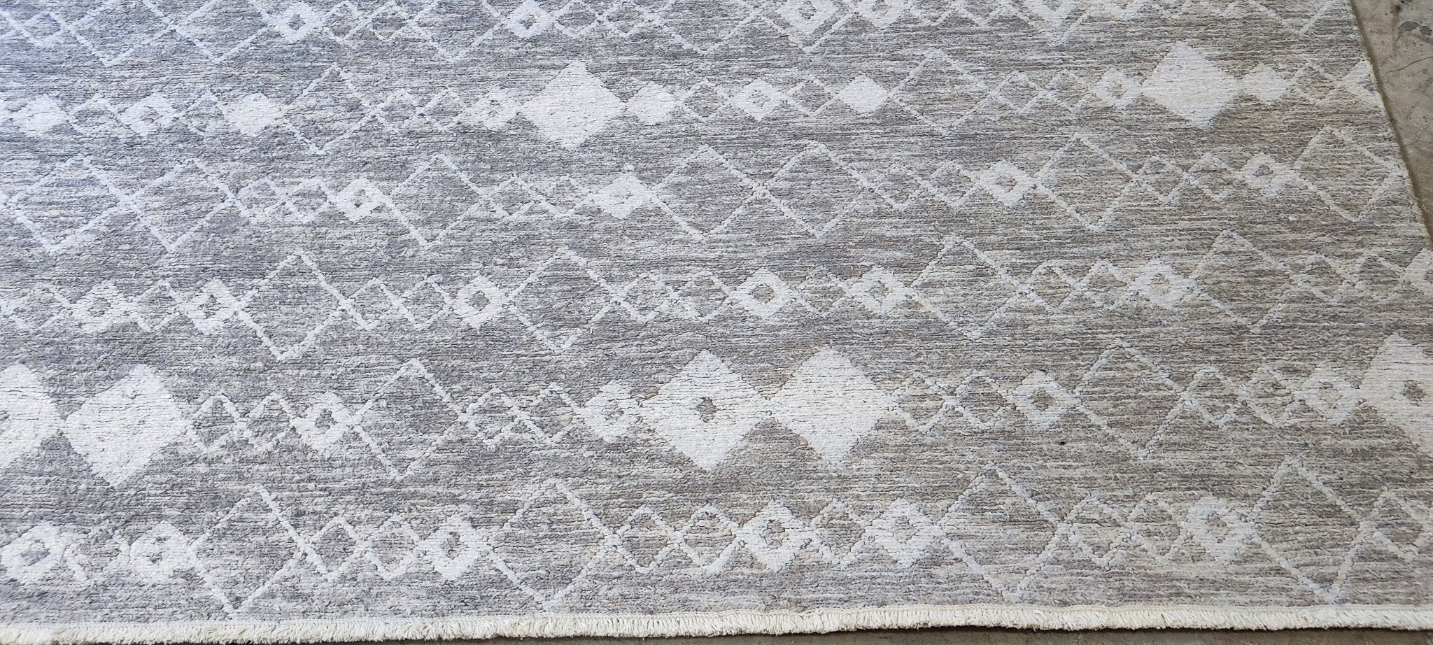 Lia 7.9x9.9 Beige & Ivory Abstract | Banana Manor Rug Factory Outlet