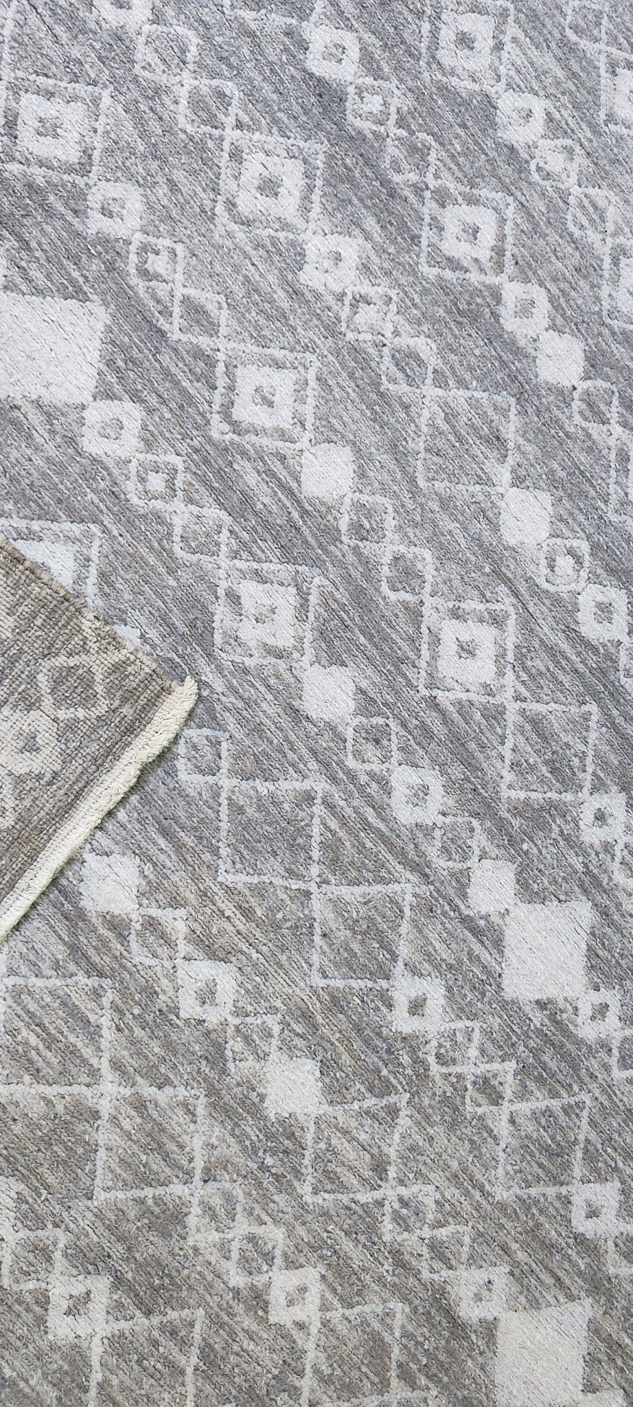 Lia 7.9x9.9 Beige & Ivory Abstract | Banana Manor Rug Factory Outlet