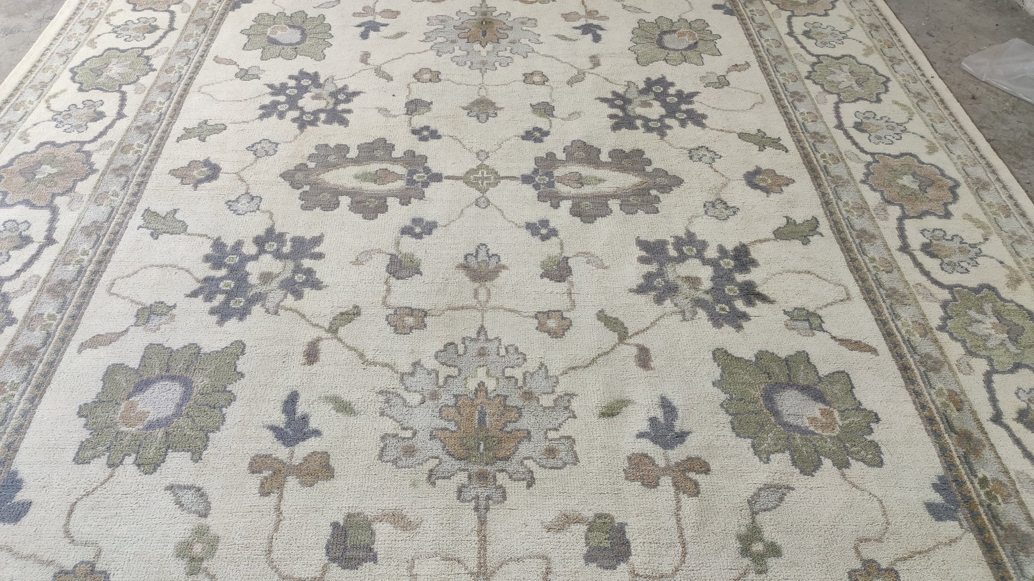 Lisbeth 9x12 Ivory Hand-Knotted Oushak Rug | Banana Manor Rug Company