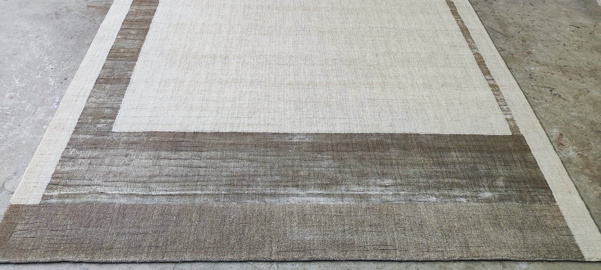 Livio 8.3x11.6 Handwoven Blended Modern Carpet | Banana Manor Rug Factory Outlet