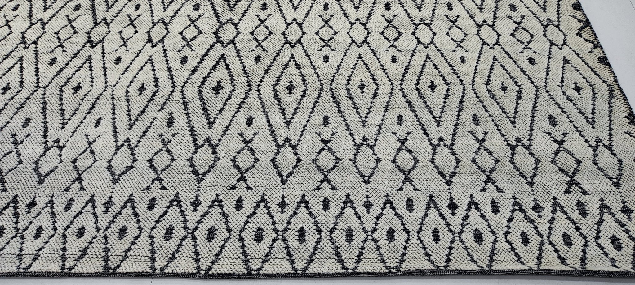 Lou 8x10 Hand-Knotted Silver & Grey High Low | Banana Manor Rug Factory Outlet