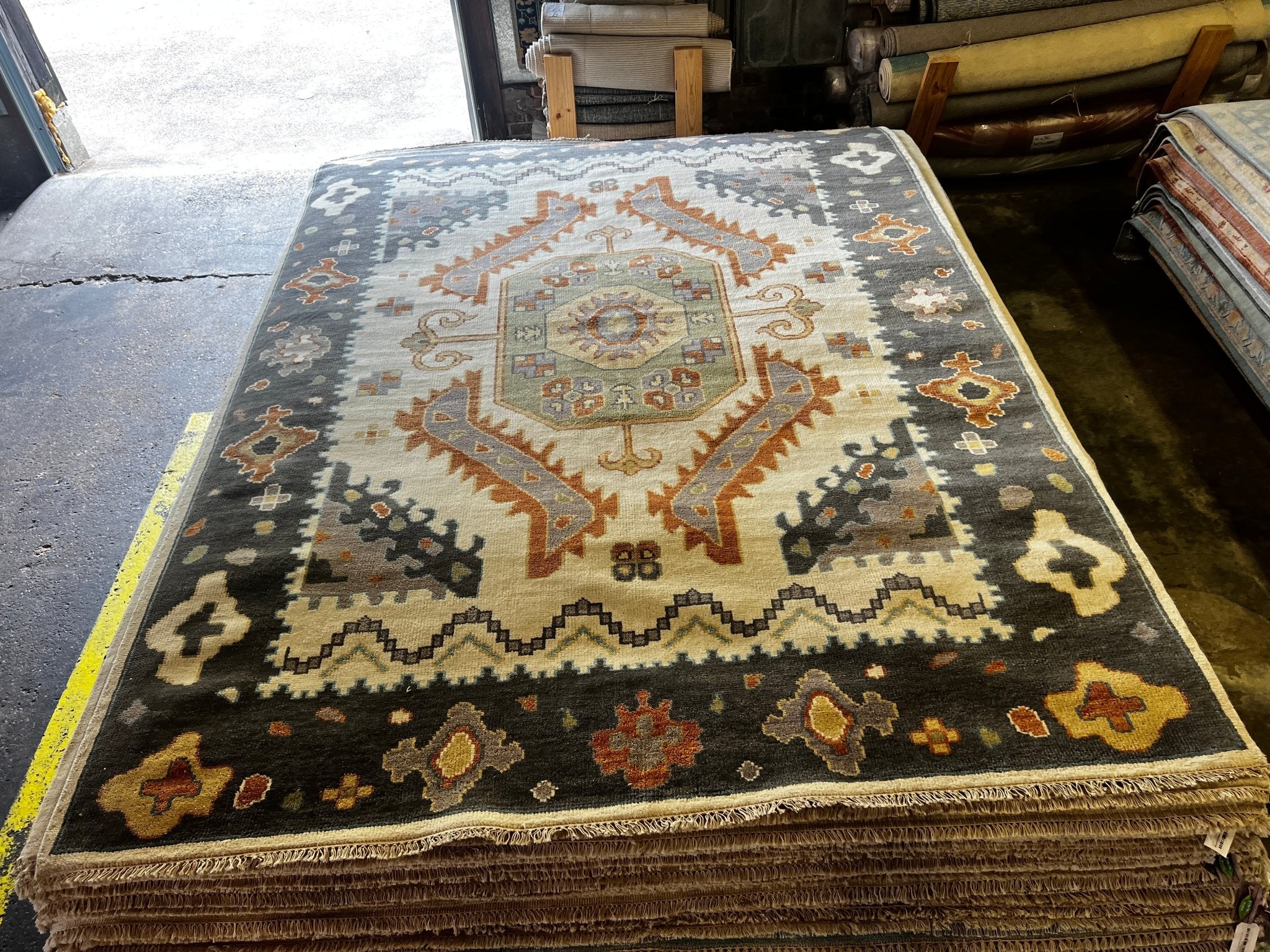 Loulou de la Falaise 9x12 Ivory and Dark Grey Hand-Knotted Oushak Rug | Banana Manor Rug Factory Outlet