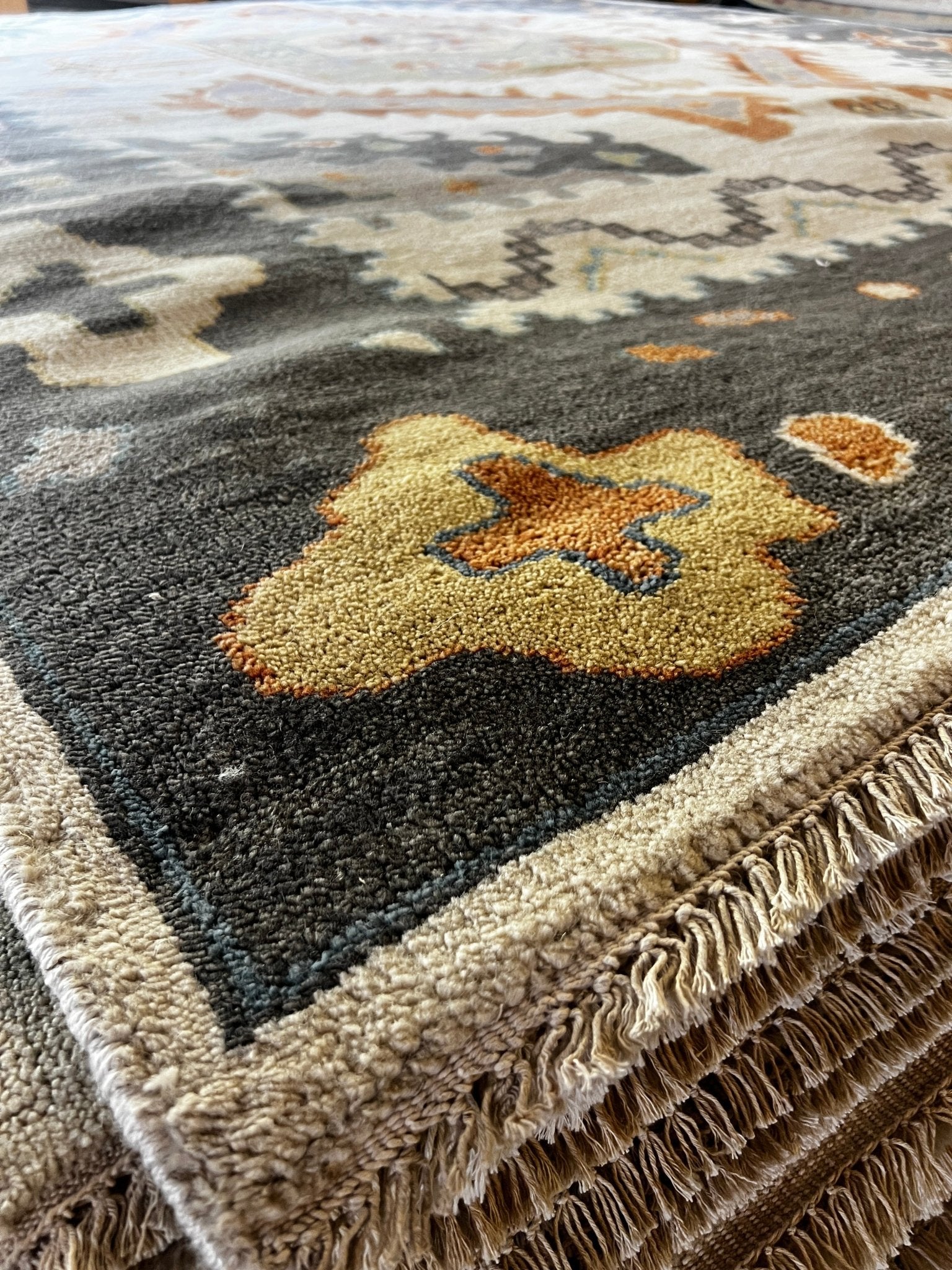 Loulou de la Falaise 9x12 Ivory and Dark Grey Hand-Knotted Oushak Rug | Banana Manor Rug Factory Outlet