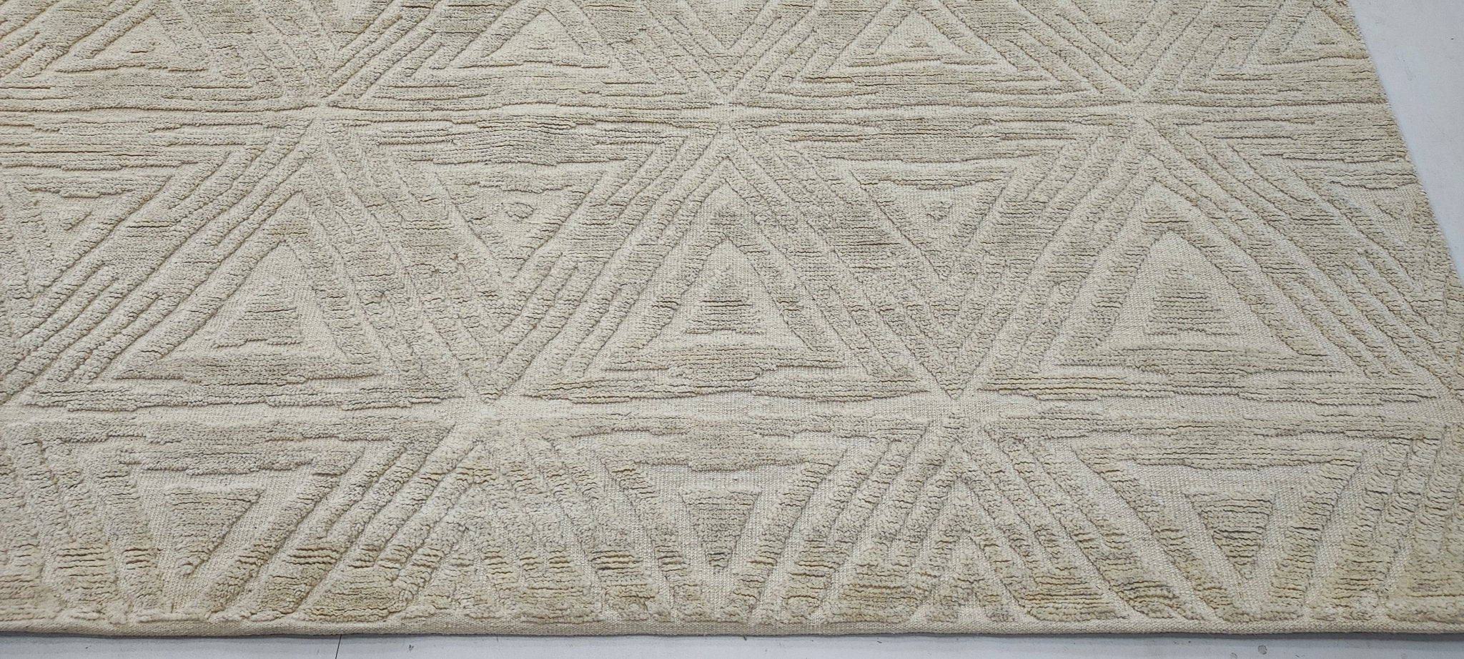 Luciano 8x10 Hand-Knotted Ivory High Low | Banana Manor Rug Factory Outlet