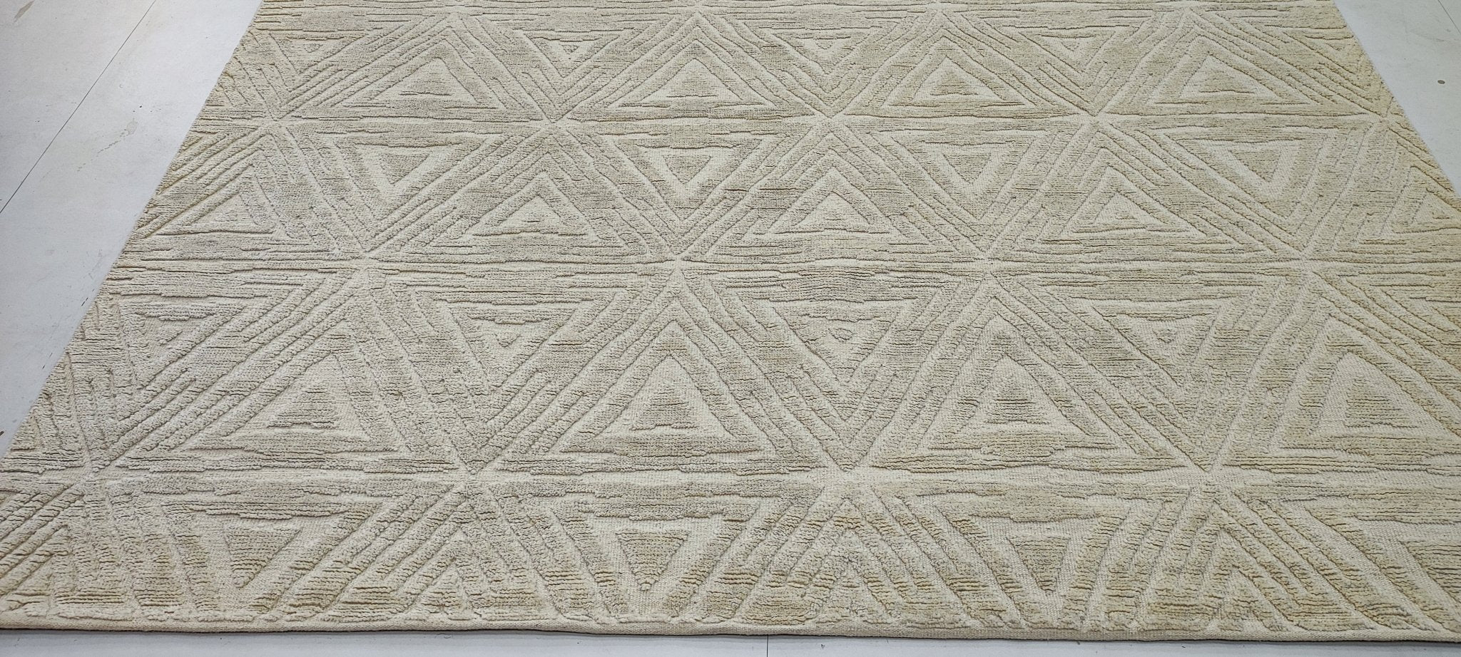 Luciano 8x10 Hand-Knotted Ivory High Low | Banana Manor Rug Factory Outlet