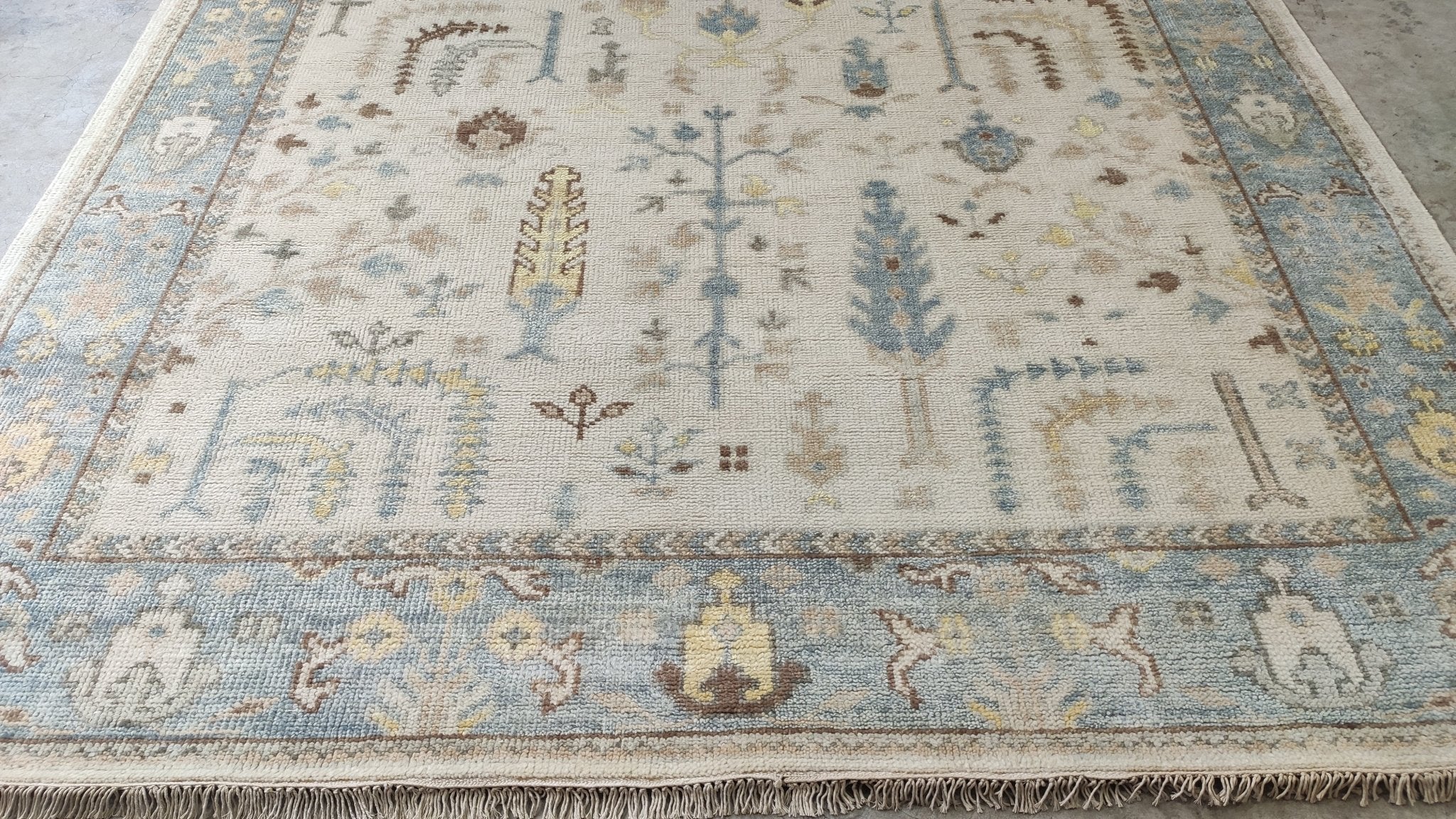 Lyra 8x10 Ivory and Grey Hand-Knotted Oushak Rug | Banana Manor Rug Company