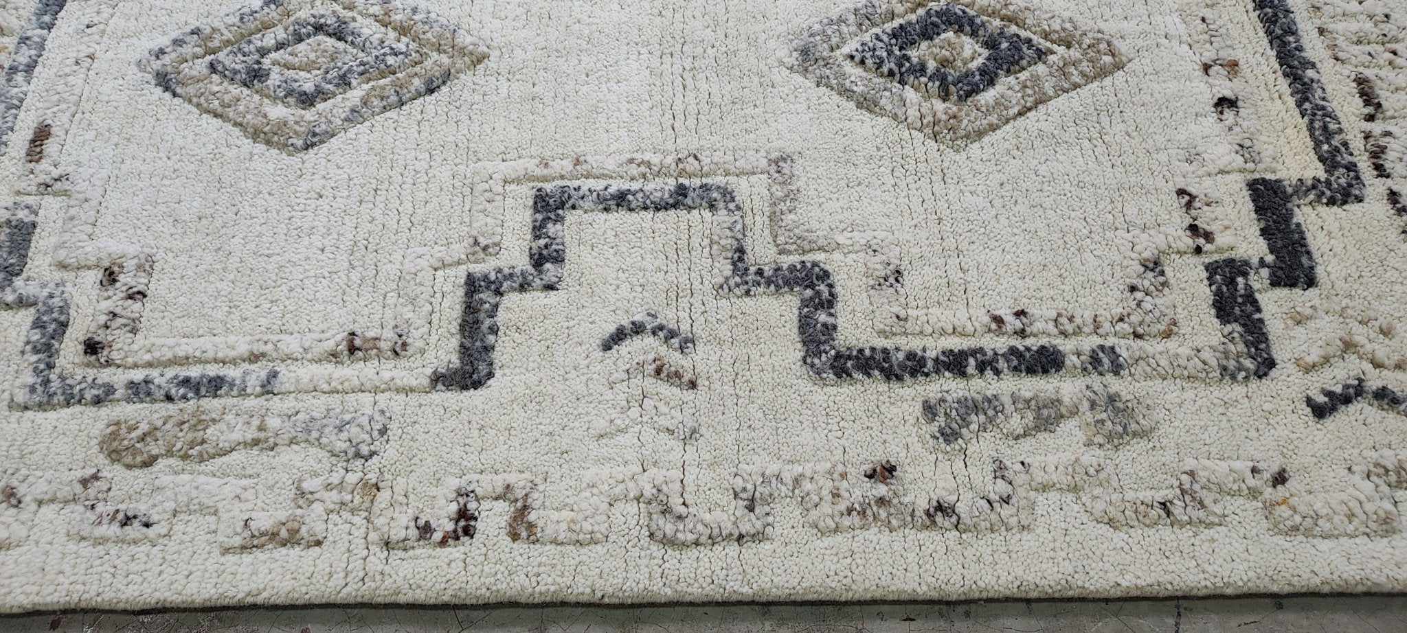 Madelief 4x6 Ivory & Grey High Low Hand Knotted | Banana Manor Rug Factory Outlet