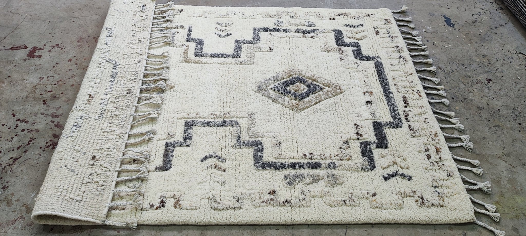 Madelief 4x6 Ivory & Grey High Low Hand Knotted | Banana Manor Rug Factory Outlet