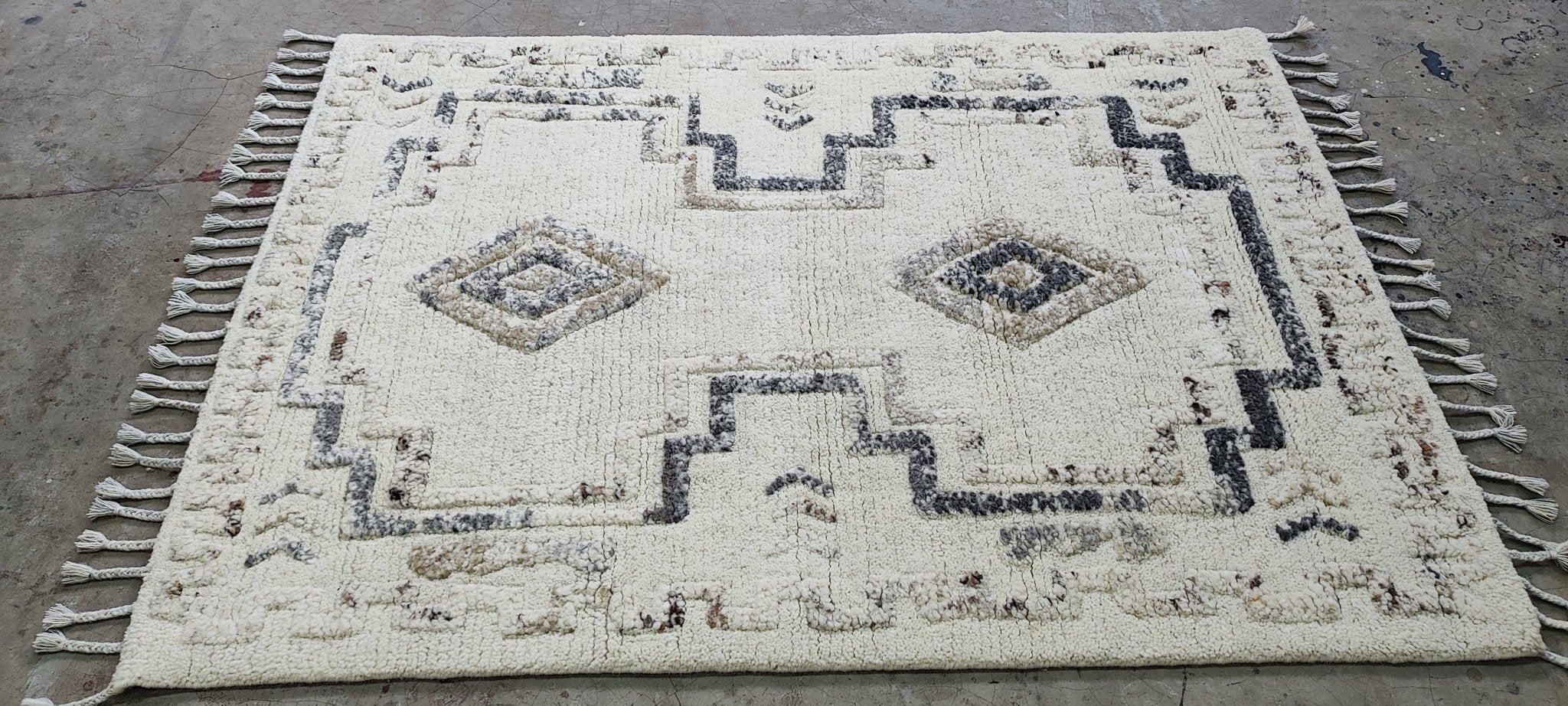 Madelief 4x6 Ivory & Grey High Low Hand Knotted | Banana Manor Rug Factory Outlet