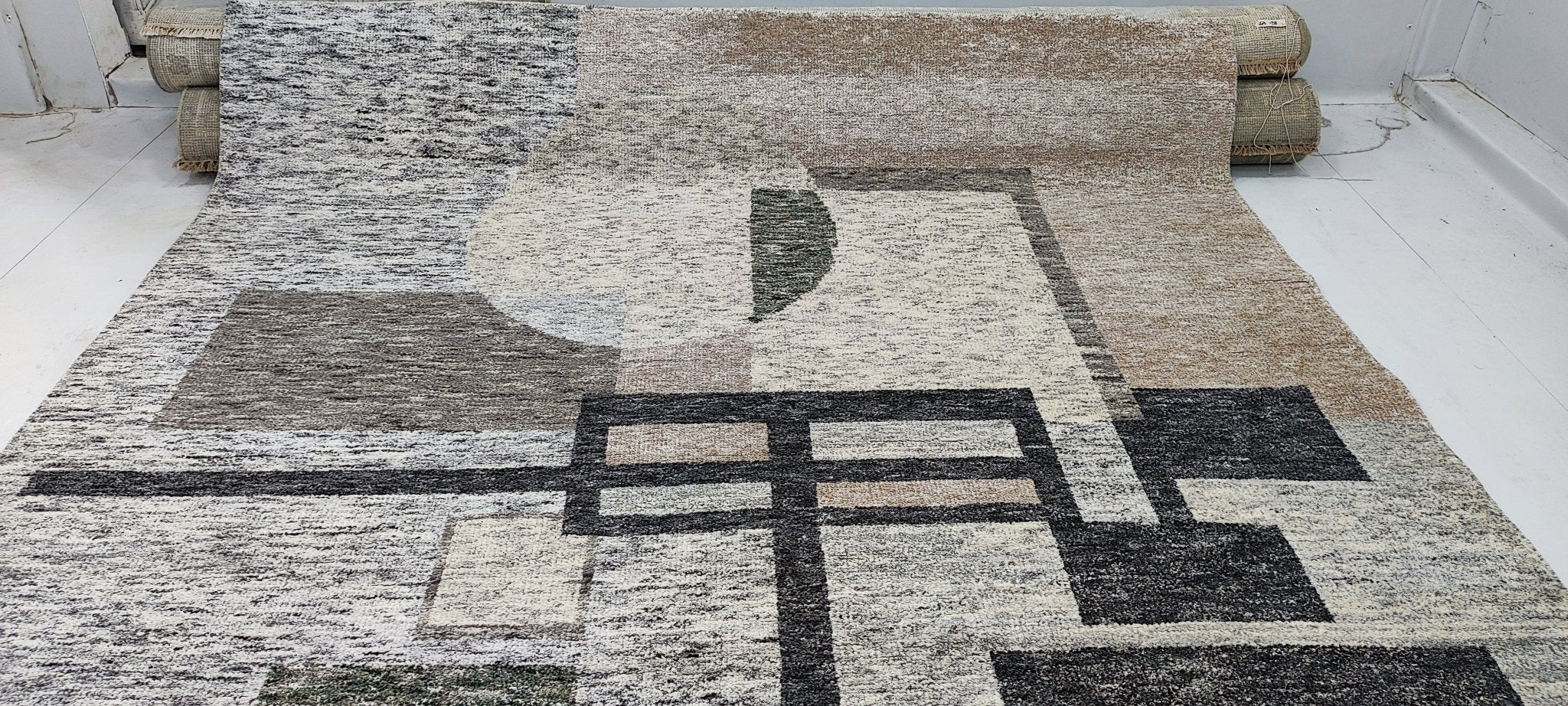 Mai Linh 8x10 Hand-Knotted Silver & Grey Modern | Banana Manor Rug Factory Outlet