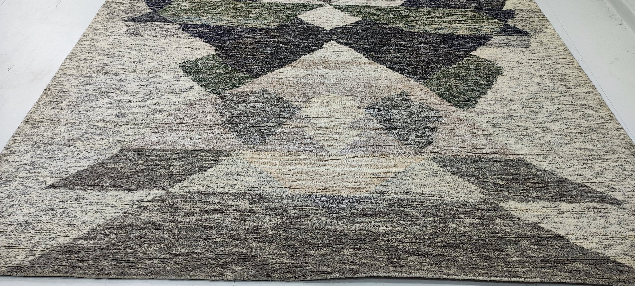 Major Grant 8x9.9 Hand-Knotted Silver & Grey Modern | Banana Manor Rug Factory Outlet