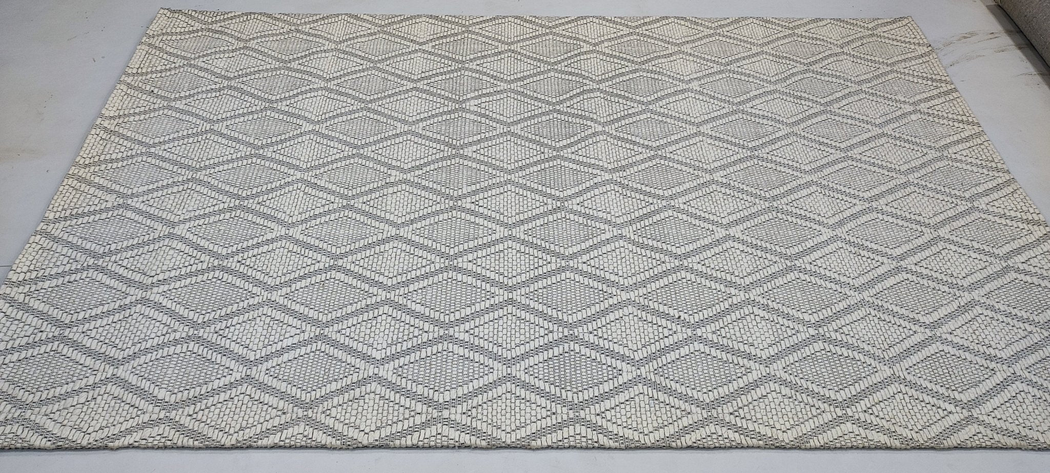 Manny Delgado 5x8 Handwoven Ivory & Grey Jacquard Durrie | Banana Manor Rug Factory Outlet
