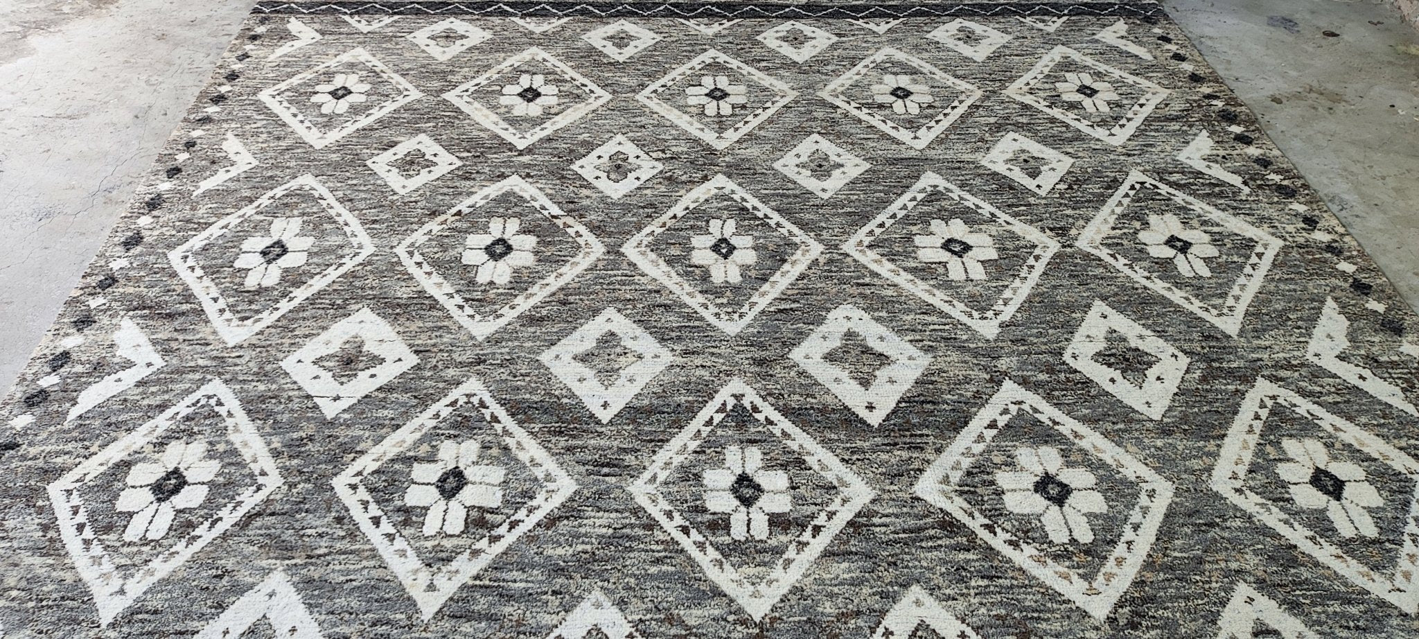 Manuel 8.3x10.3 Hand-Knotted Grey & Ivory Pile | Banana Manor Rug Factory Outlet