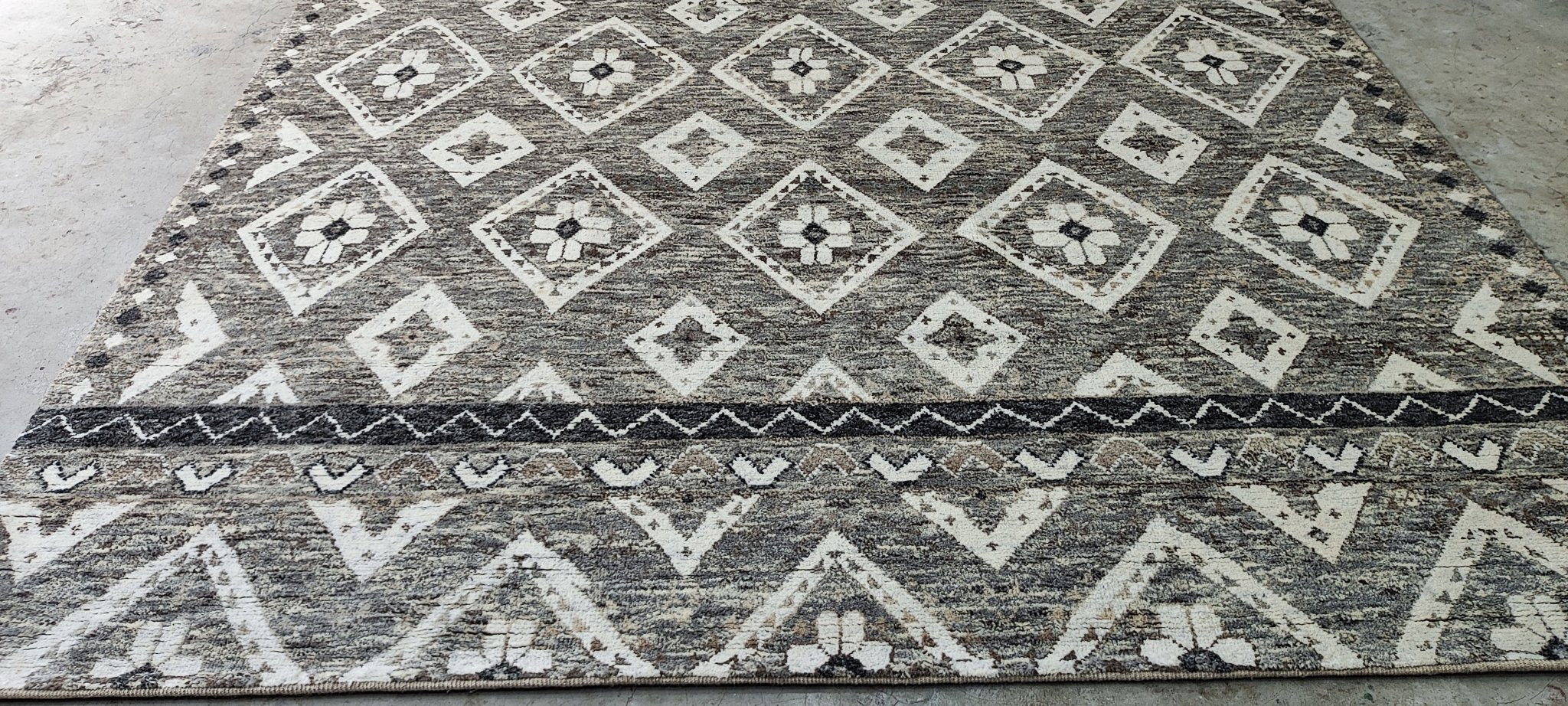 Manuel 8.3x10.3 Hand-Knotted Grey & Ivory Pile | Banana Manor Rug Factory Outlet