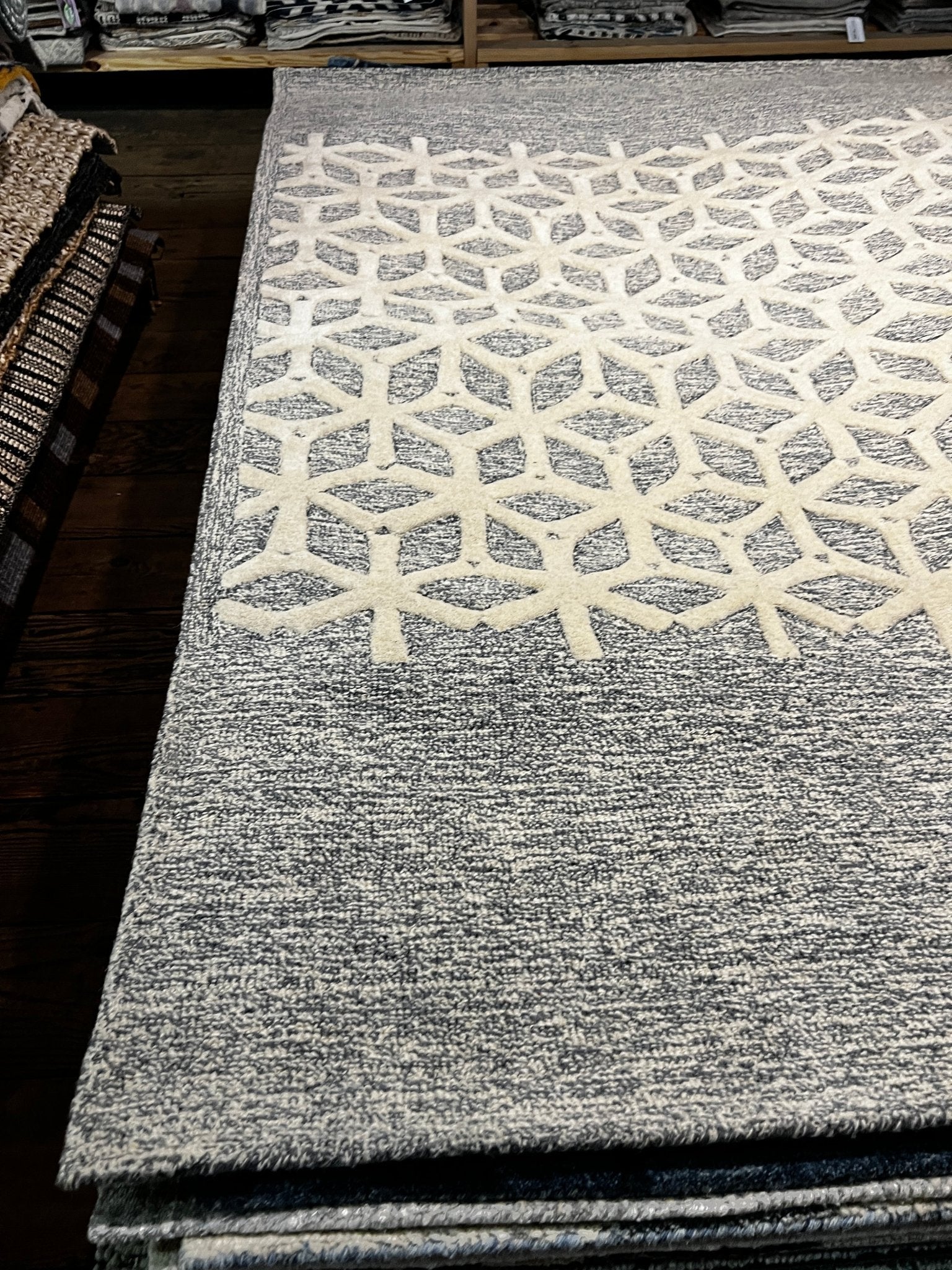 Maple Leaf 5.3x7.6 Hand-Tufted Ivory & Grey Modern | Banana Manor Rug Factory Outlet