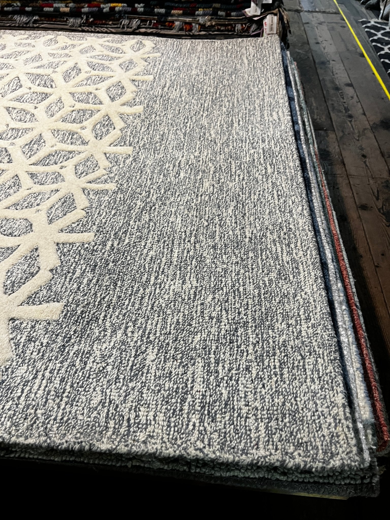 Maple Leaf 5.3x7.6 Hand-Tufted Ivory & Grey Modern | Banana Manor Rug Factory Outlet