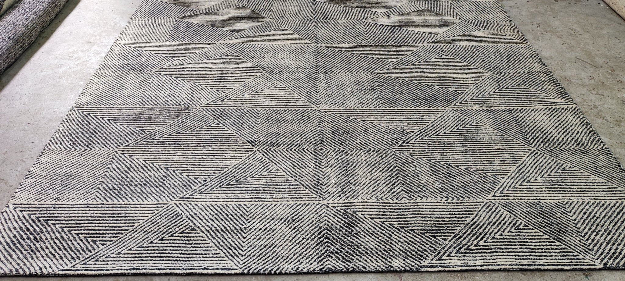 Marcus 8x10 Hand-Knotted Silver & Grey Cut Pile | Banana Manor Rug Factory Outlet