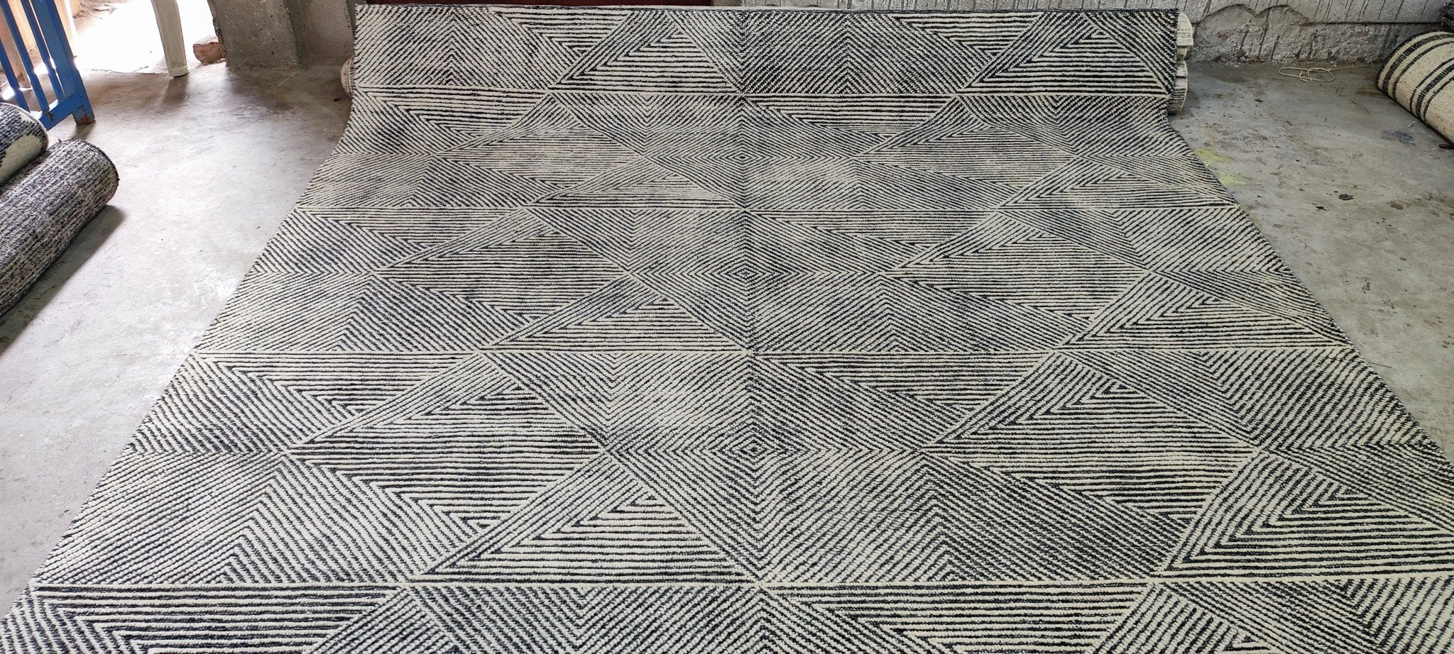 Marcus 8x10 Hand-Knotted Silver & Grey Cut Pile | Banana Manor Rug Factory Outlet