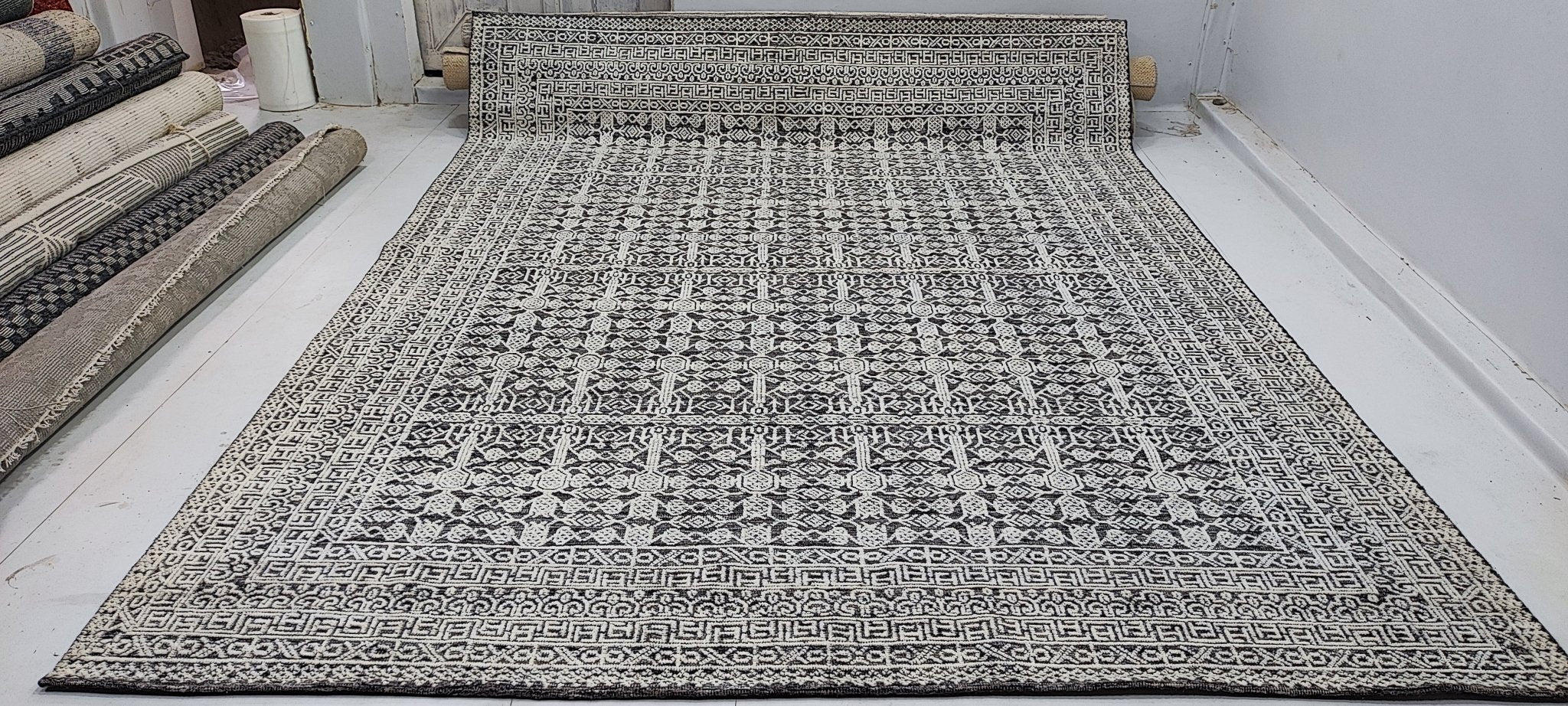 Mark 9x12 Hand-Knotted Dark Grey & Ivory High Low | Banana Manor Rug Factory Outlet
