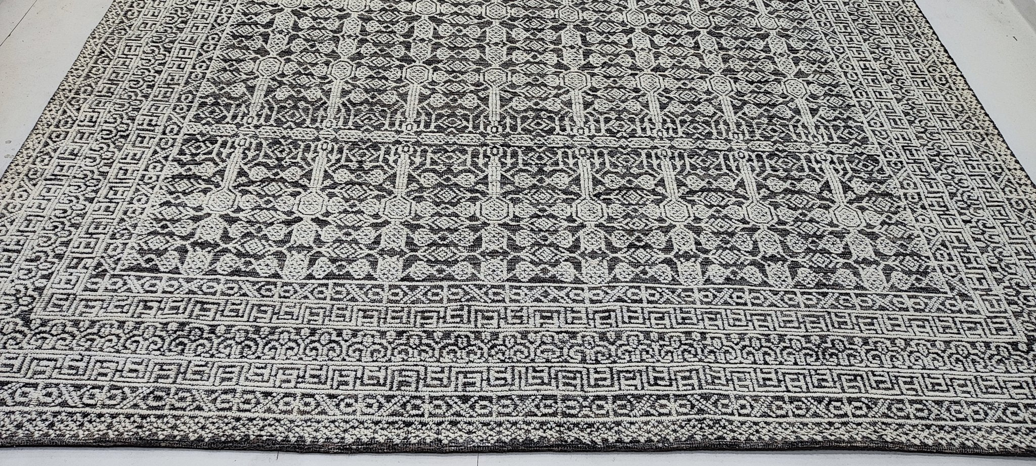 Mark 9x12 Hand-Knotted Dark Grey & Ivory High Low | Banana Manor Rug Factory Outlet