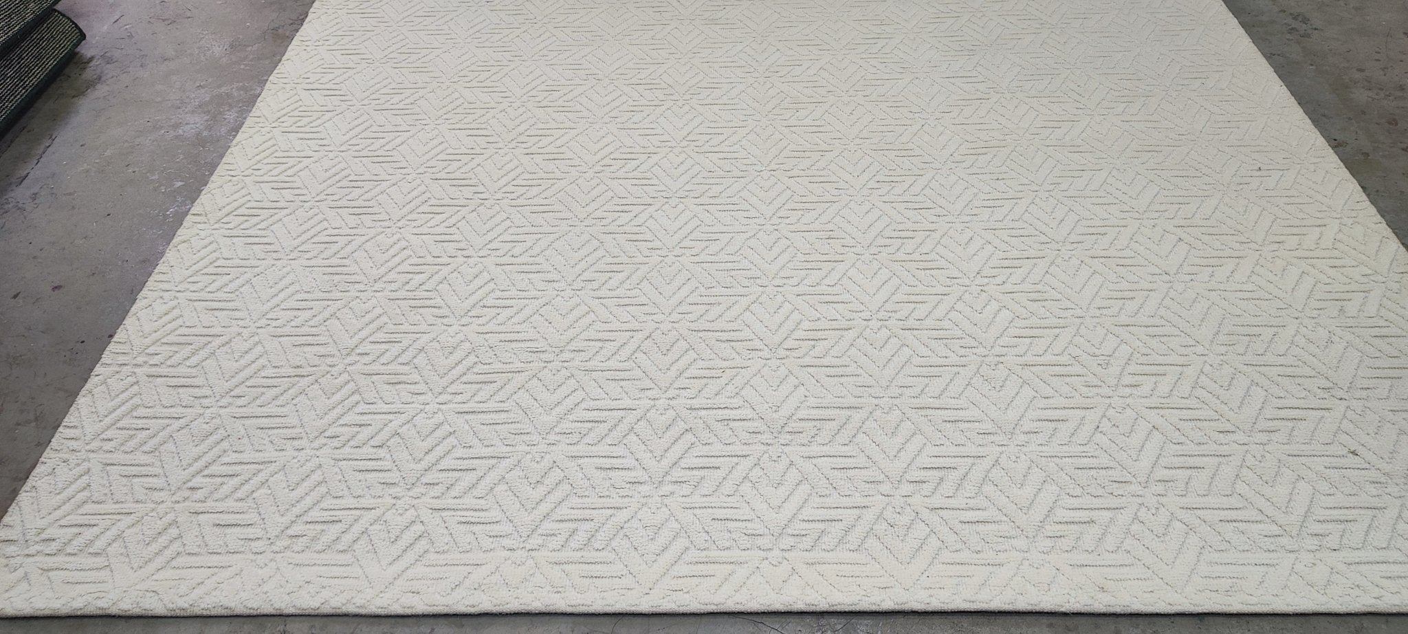 Matthew Sunderland Hand-Knotted Modern Ivory High-Low 8X10 | Banana Manor Rug Company