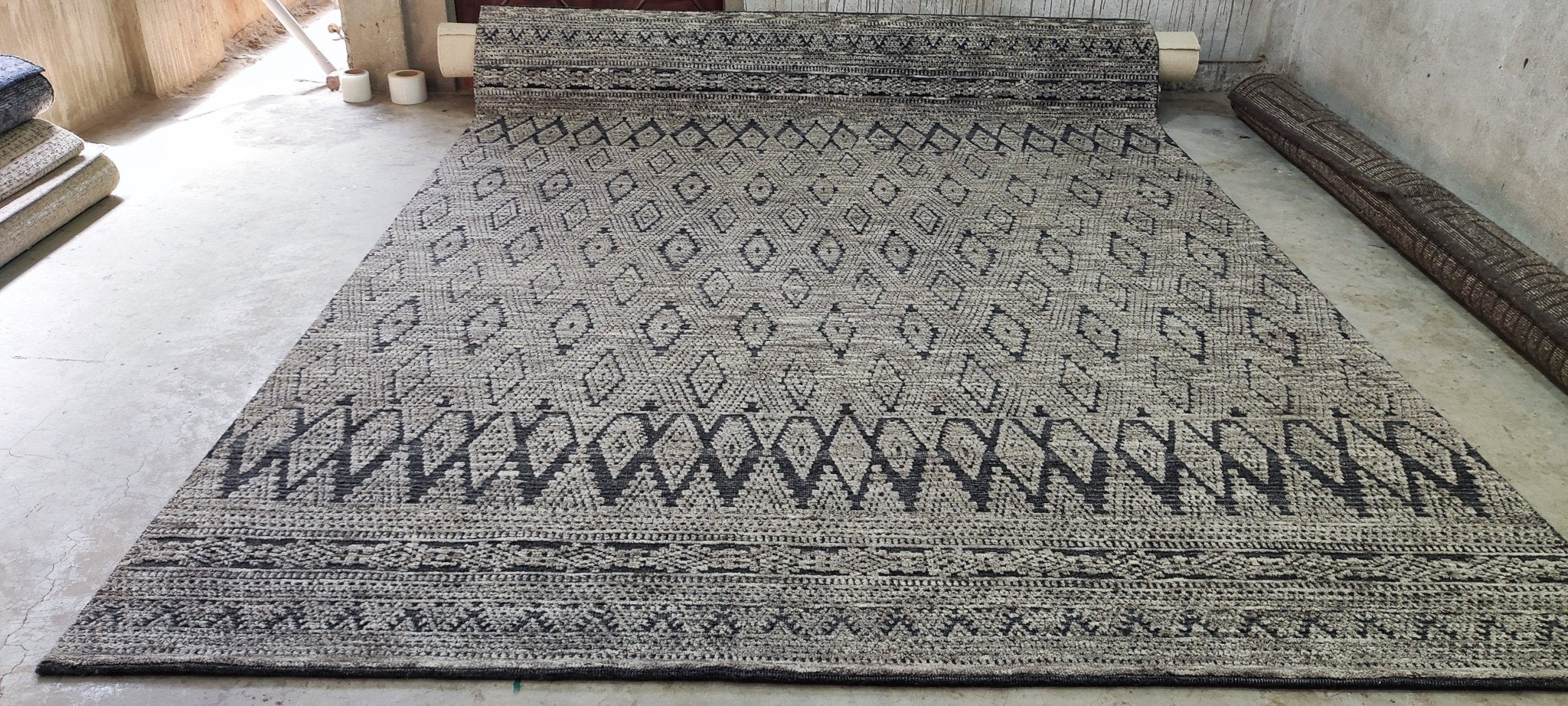 Max 9x12 Hand-Knotted Grey Modern | Banana Manor Rug Factory Outlet