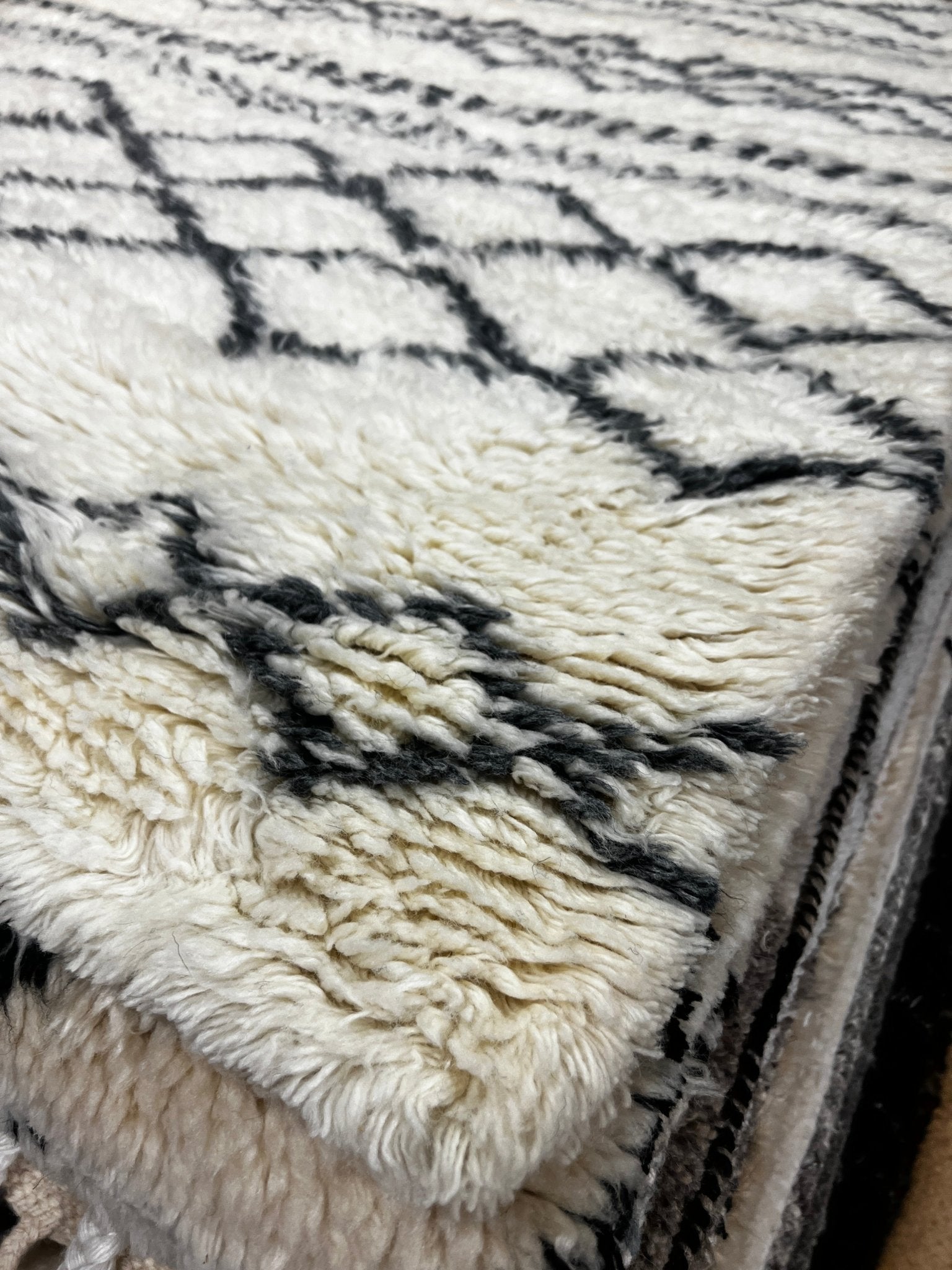Michael Dorman 4x6 Hand-Knotted Ivory and Black Moroccan Style | Banana Manor Rug Factory Outlet