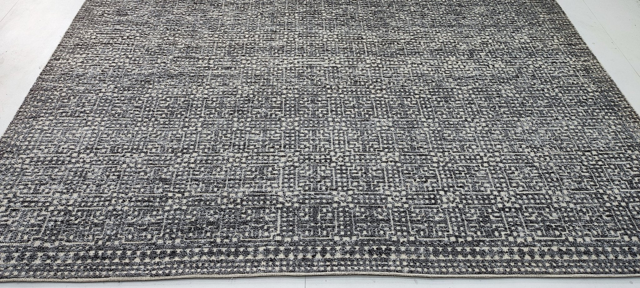 Mikey 8x10 Hand-Knotted Silver & Grey High Low | Banana Manor Rug Factory Outlet