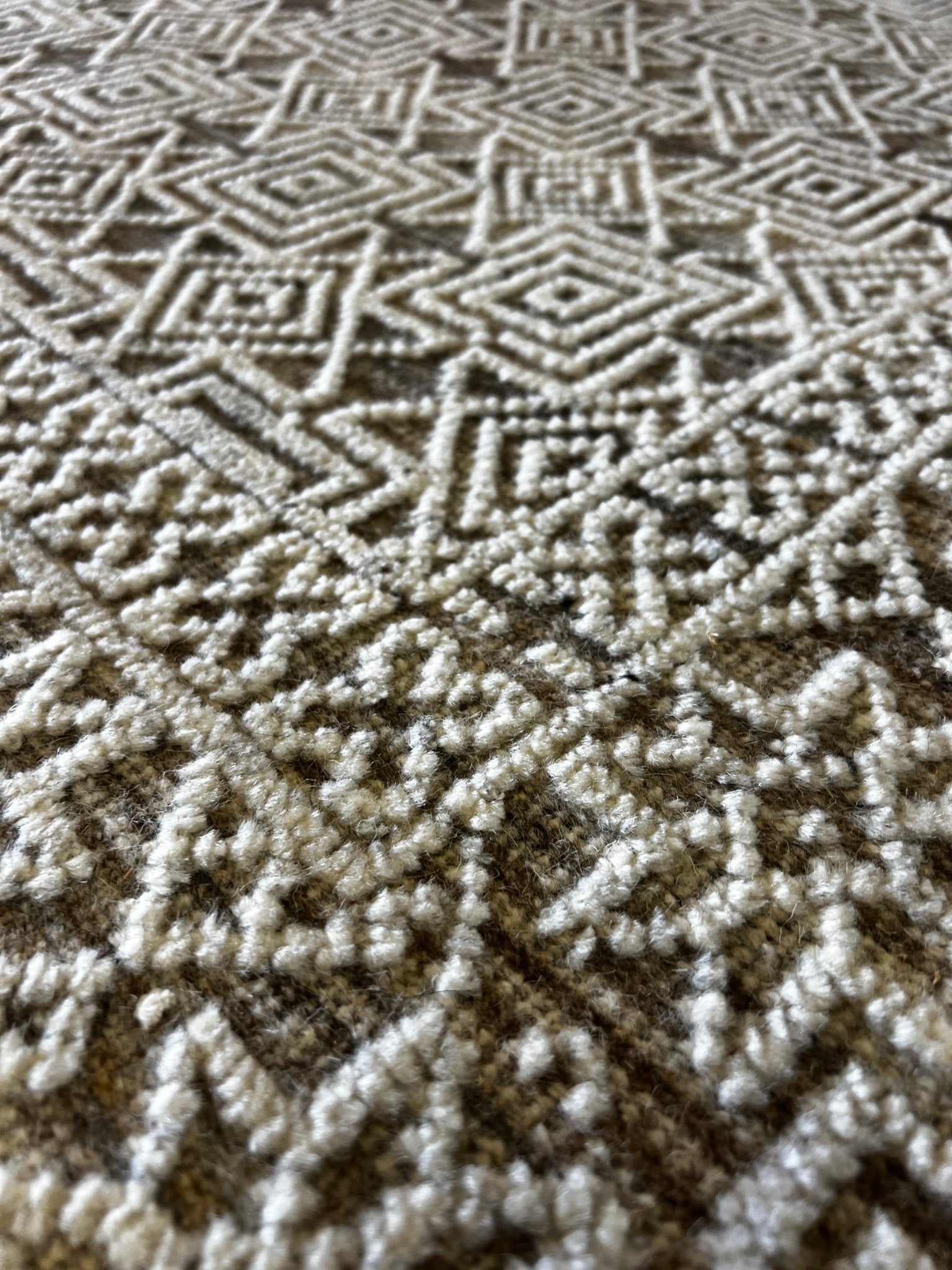 Miles 8x10 Hand-Knotted Ivory & Grey Cut Pile | Banana Manor Rug Factory Outlet