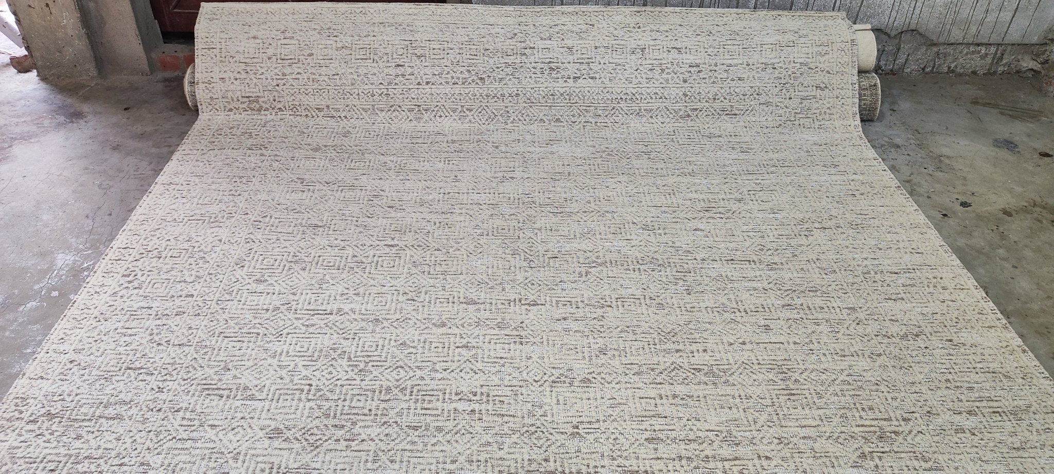 Miles 8x10 Hand-Knotted Ivory & Grey Cut Pile | Banana Manor Rug Factory Outlet