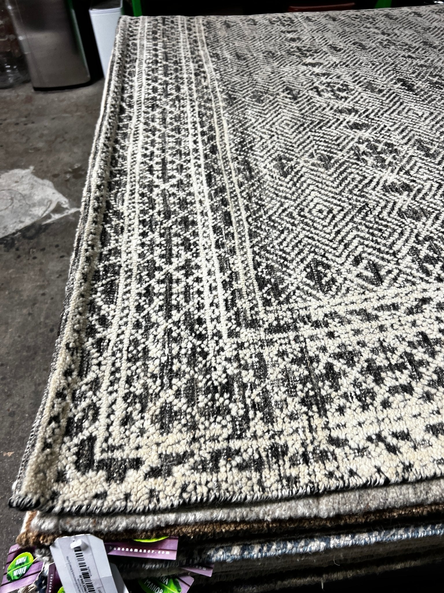Minx 6.6x9.9 Hand-Knotted Ivory & Grey Cut Pile | Banana Manor Rug Factory Outlet
