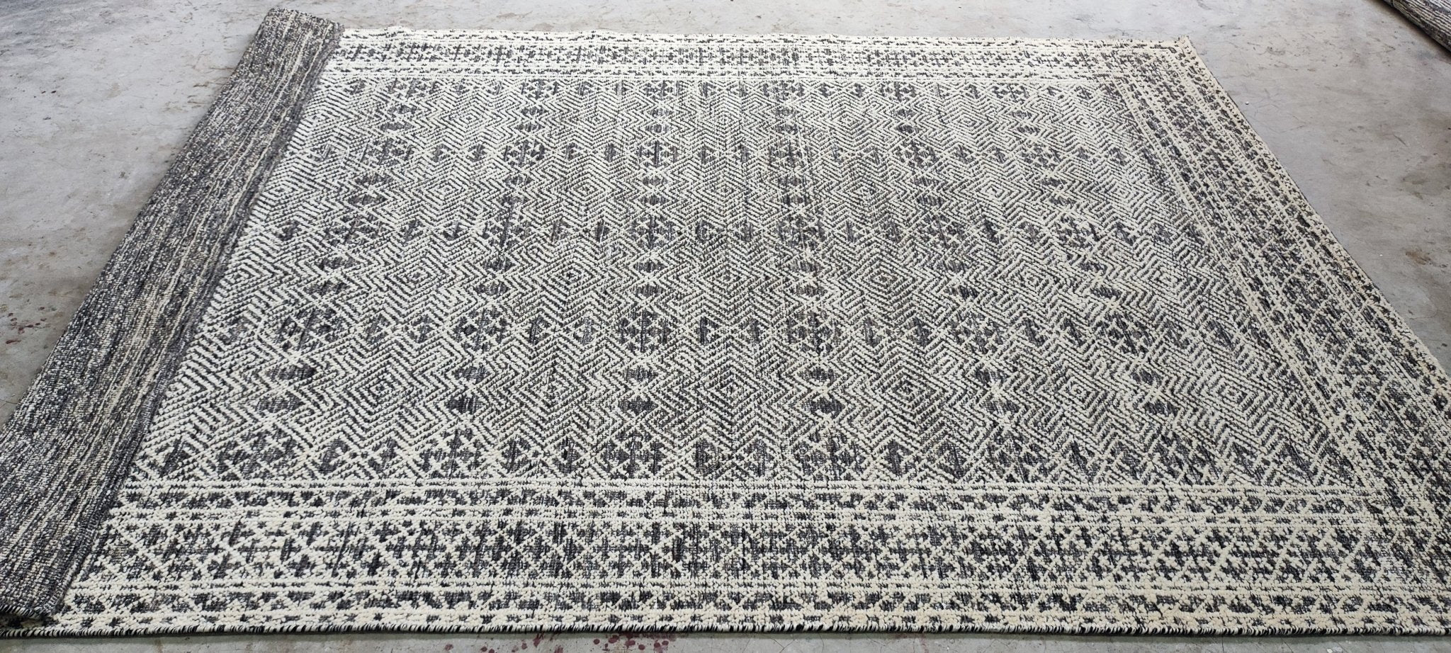 Minx 6.6x9.9 Hand-Knotted Ivory & Grey Cut Pile | Banana Manor Rug Factory Outlet