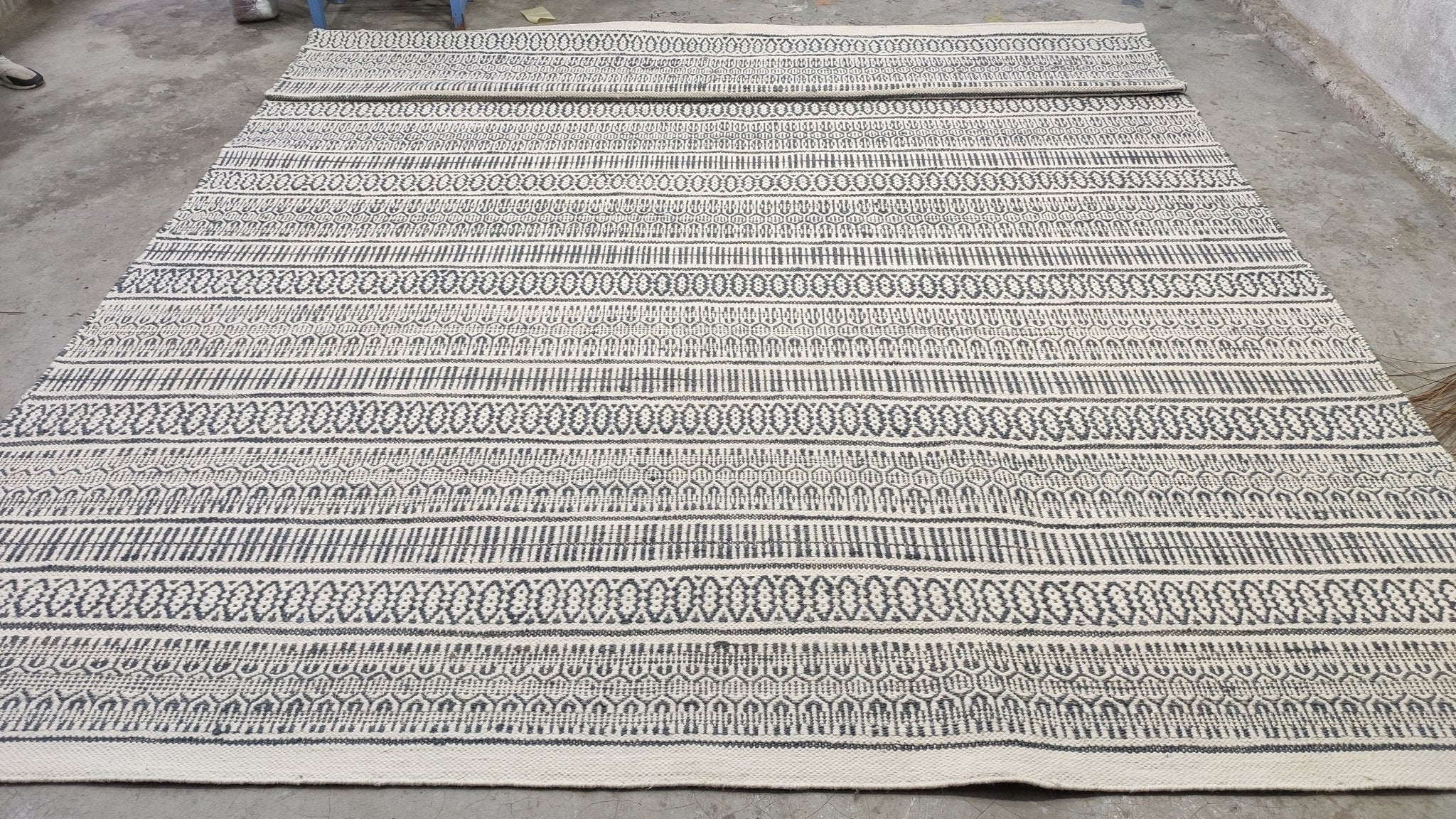 Miracle Point of Contact by Brother Bob 10x14 White and Grey Handwoven Modern Durrie Rug | Banana Manor Rug Company