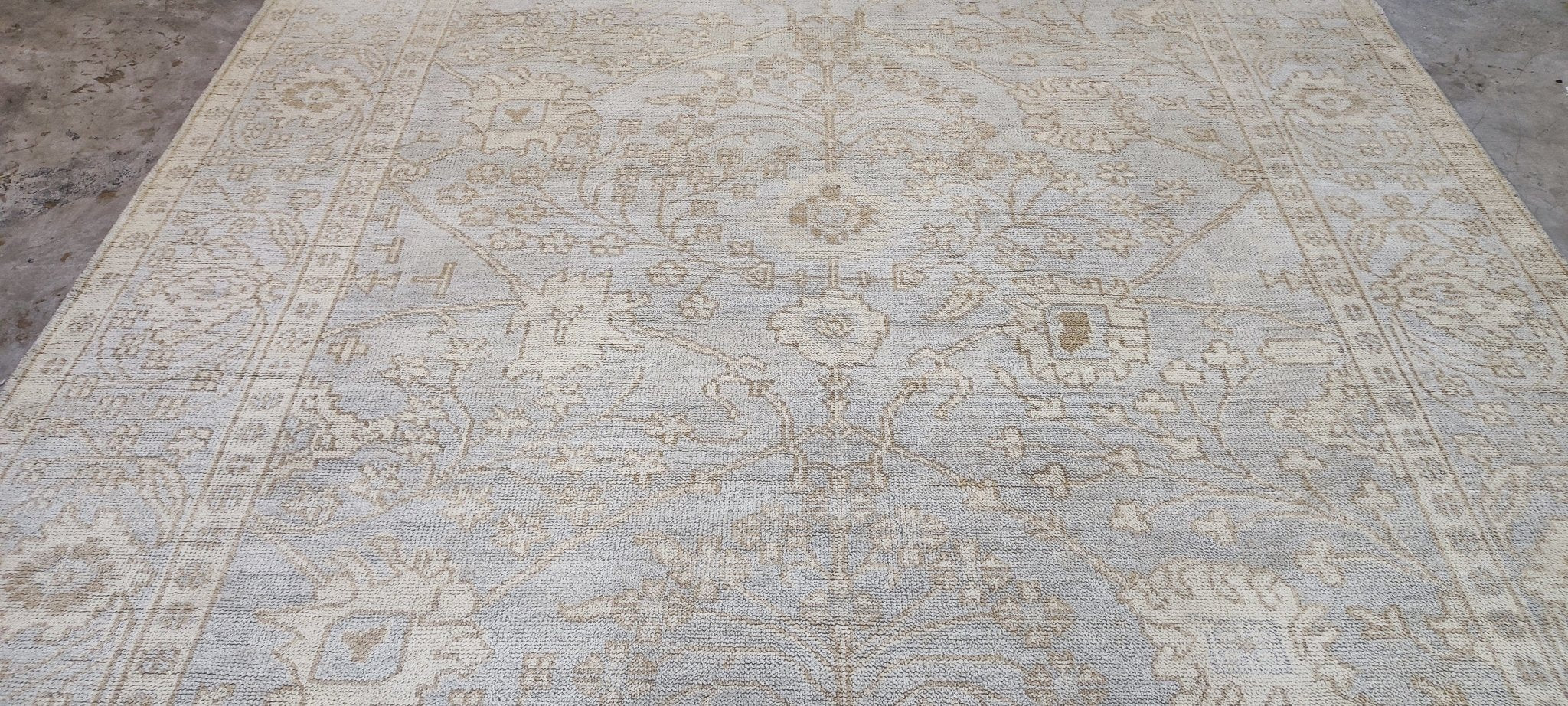 Miriam Margolyes Hand-Knotted Oushak Rug Light Grey and Ivory O'Hara 8x10 | Banana Manor Rug Company