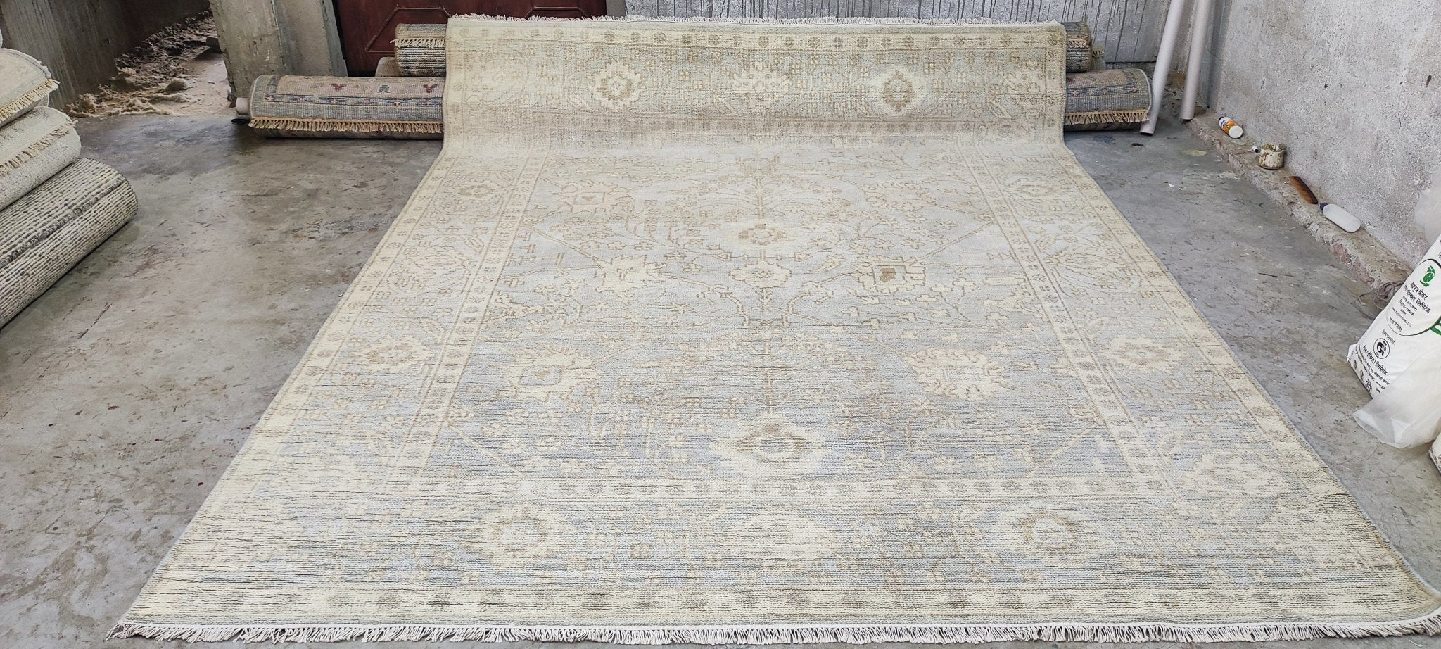 Miriam Margolyes Hand-Knotted Oushak Rug Light Grey and Ivory O'Hara 8x10 | Banana Manor Rug Company