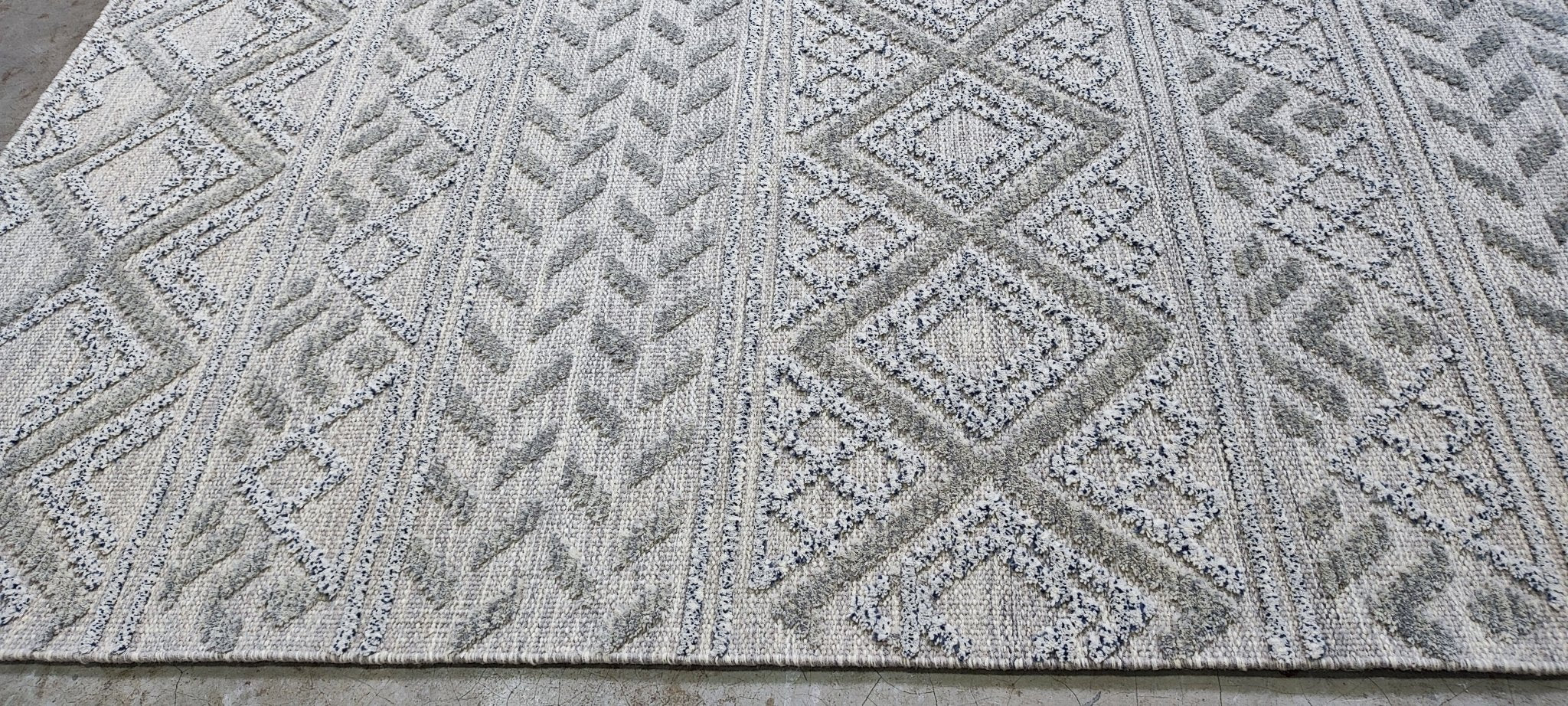 Mister Mao 6x9 Handwoven Silver & Grey High Low | Banana Manor Rug Factory Outlet