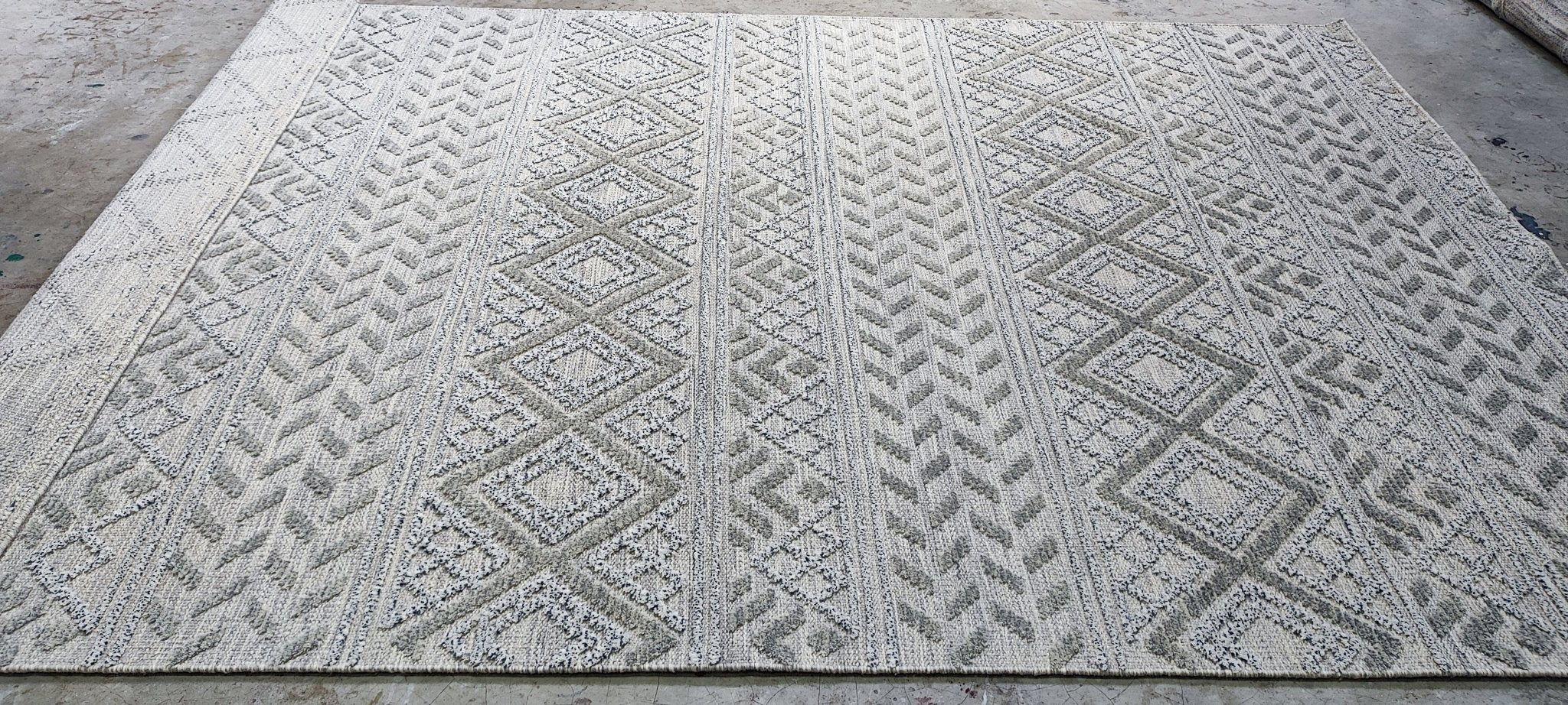 Mister Mao 6x9 Handwoven Silver & Grey High Low | Banana Manor Rug Factory Outlet