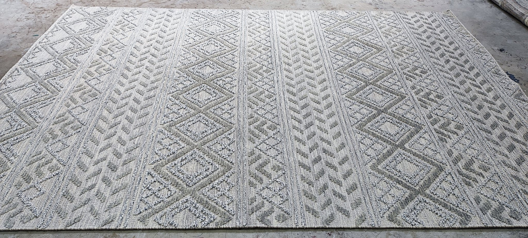 Mister Mao 6x9 Handwoven Silver & Grey High Low | Banana Manor Rug Factory Outlet