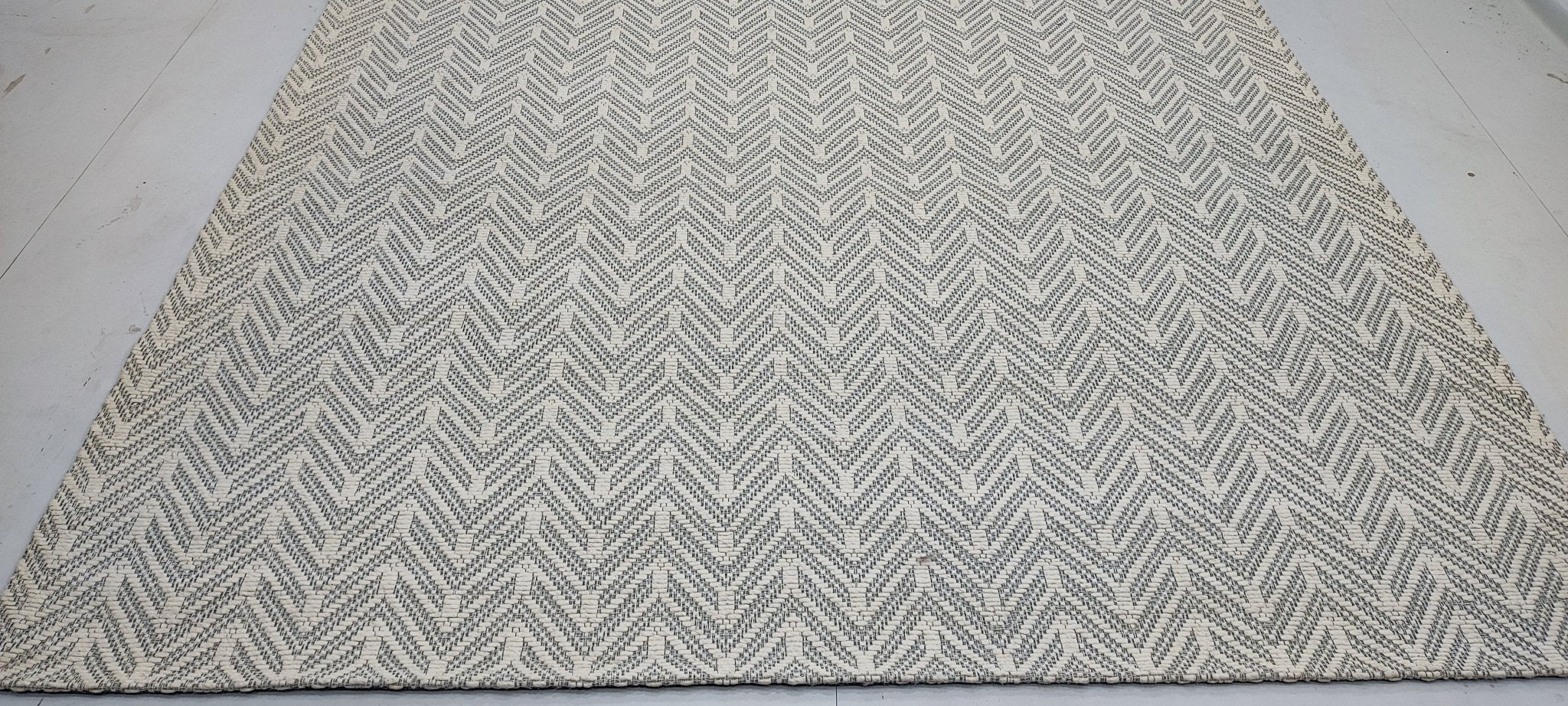 Mitchell Pritchett 7.9x10 Handwoven Ivory & Grey Jacquard Durrie | Banana Manor Rug Factory Outlet