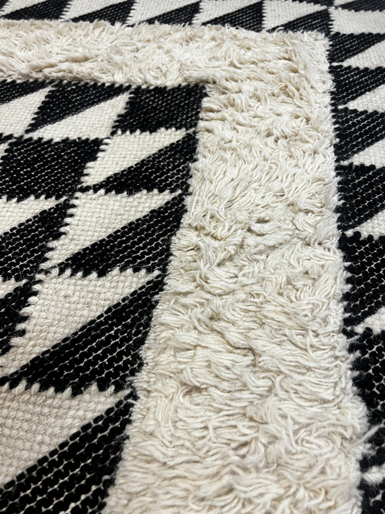 Morocco Melody Ivory and Black Handwoven Modern Moroccan Style Rug 5.3x7.6 | Banana Manor Rug Company