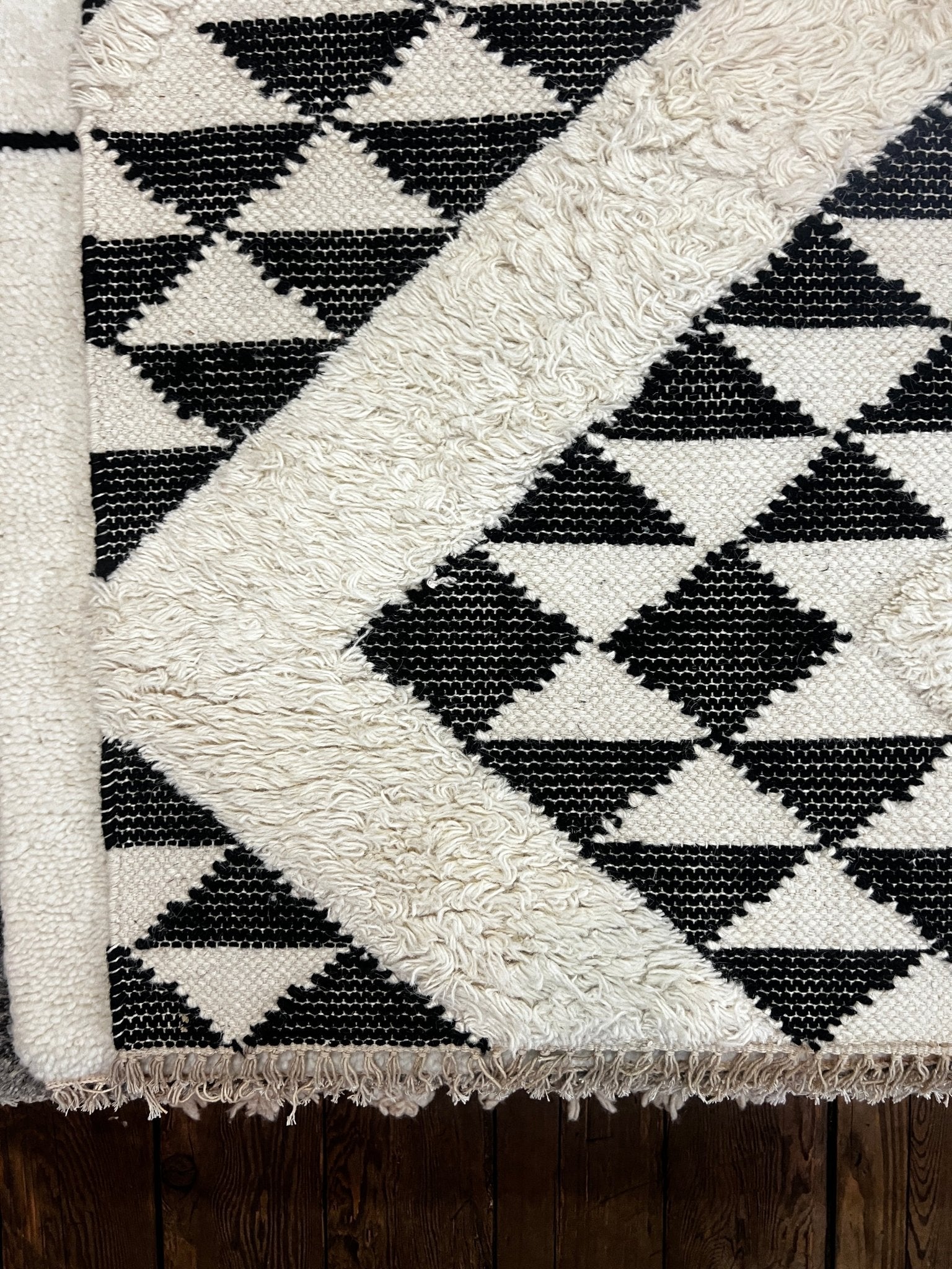 Morocco Melody Ivory and Black Handwoven Modern Moroccan Style Rug 5.3x7.6 | Banana Manor Rug Company