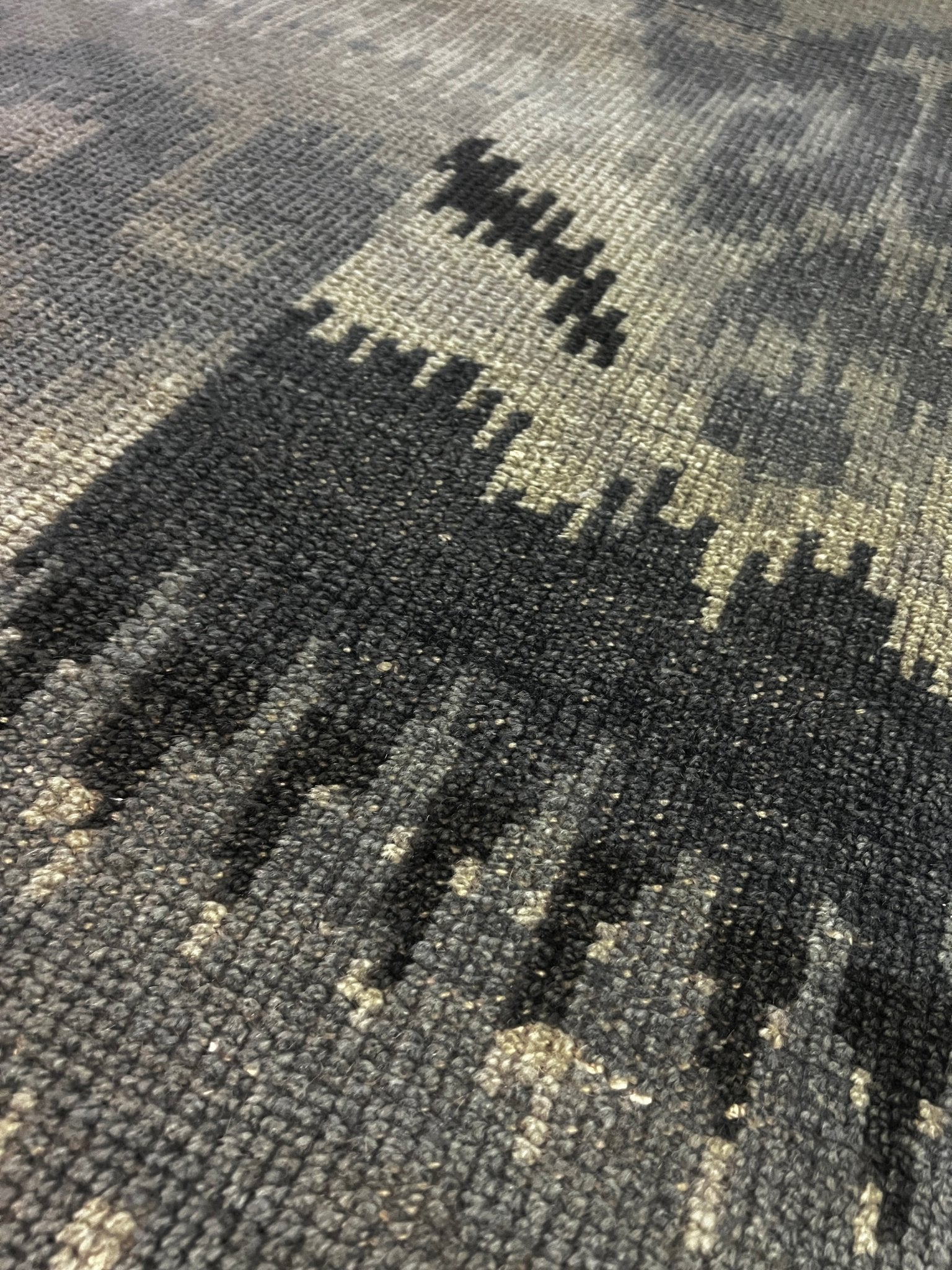 Mystery Man 4.4x6.4 Grey Hand-Knotted Modern | Banana Manor Rug Factory Outlet