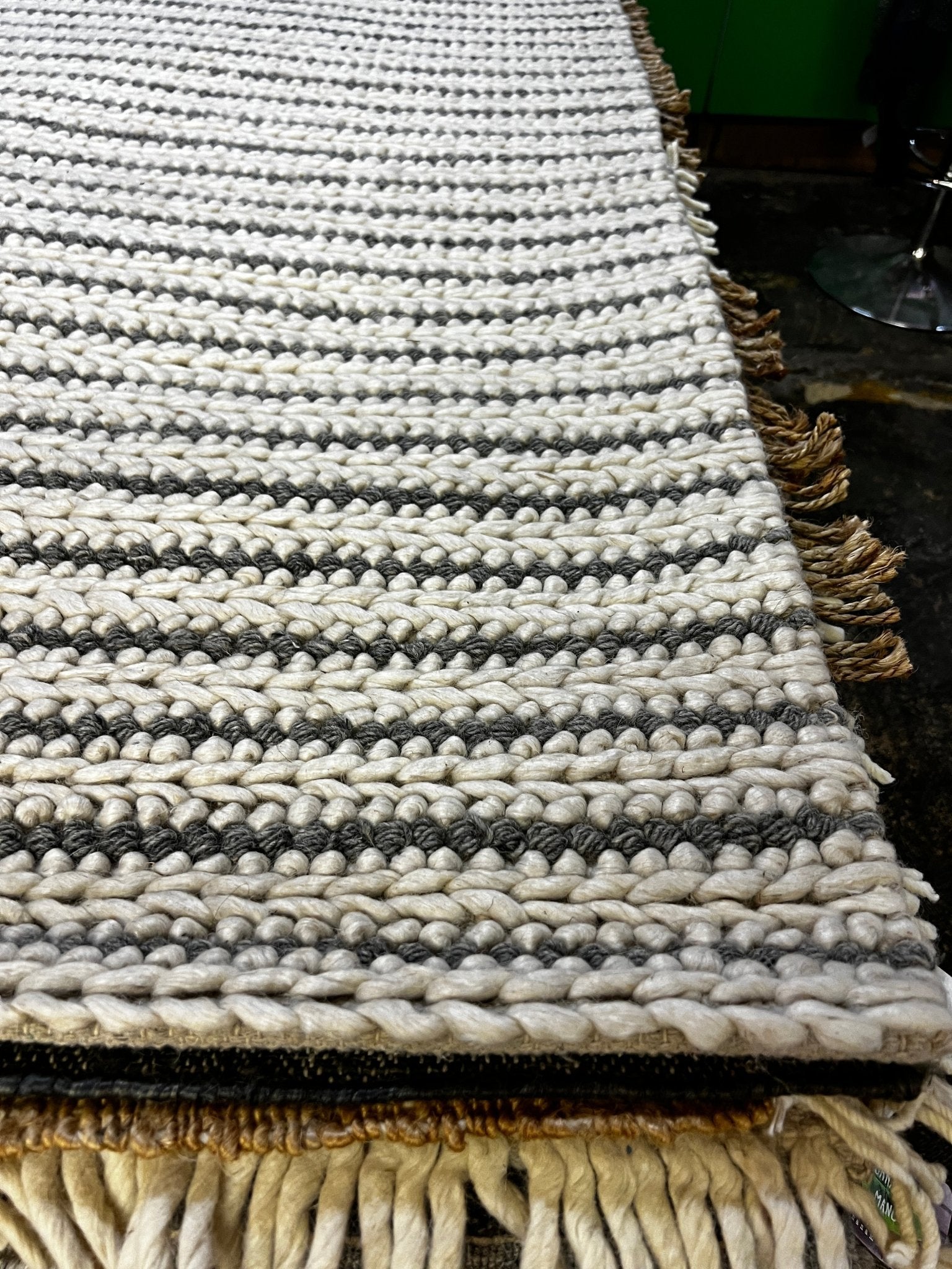 Naomi White and Grey Striped Handwoven Rug (Multiple Sizes) | Banana Manor Rug Factory Outlet