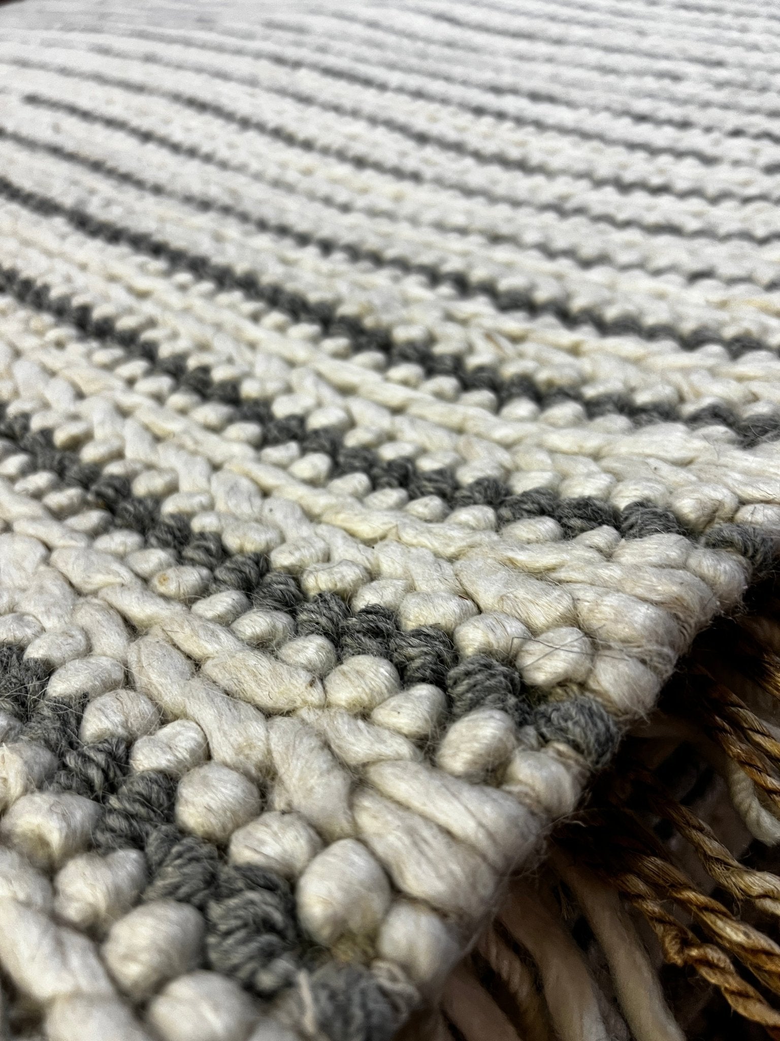 Naomi White and Grey Striped Handwoven Rug (Multiple Sizes) | Banana Manor Rug Factory Outlet