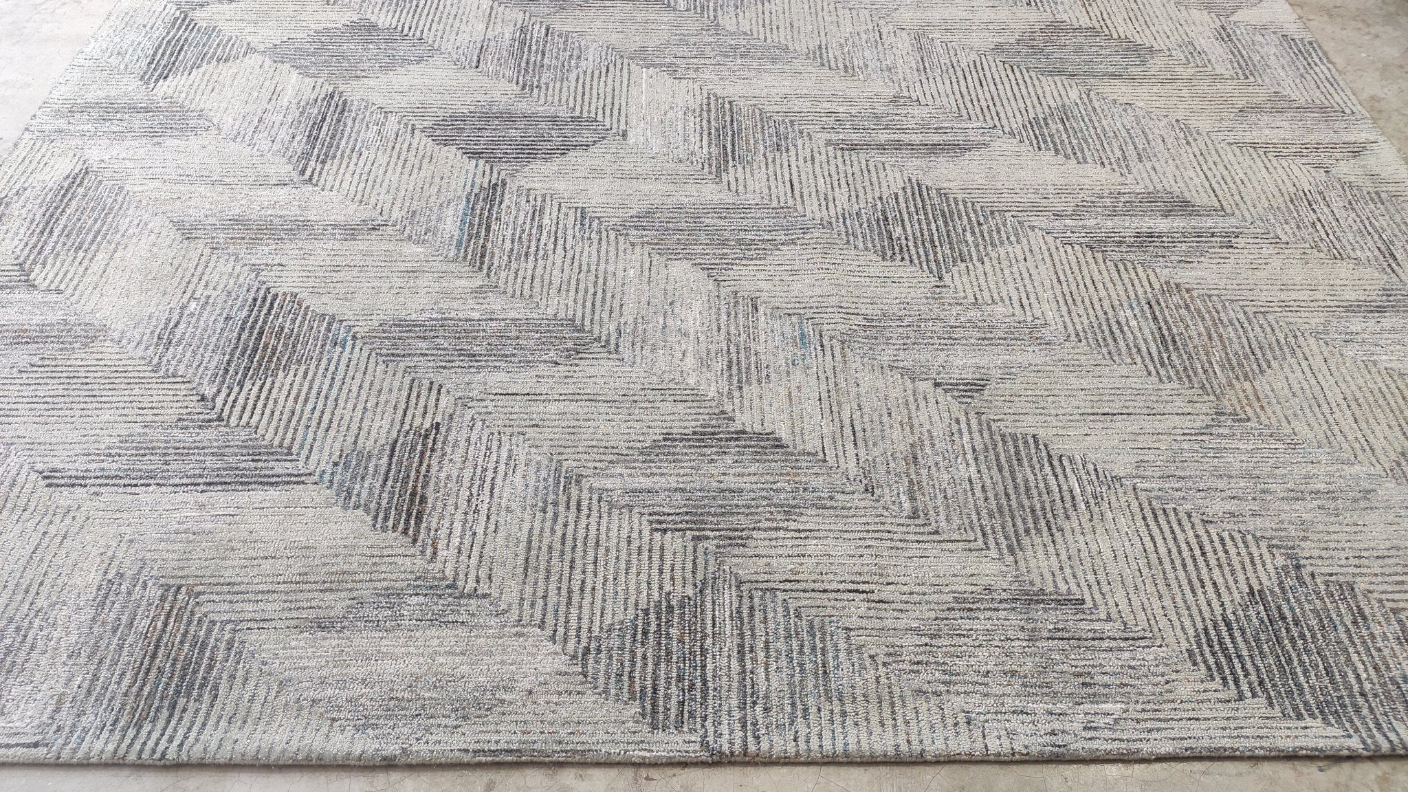 Nukaaka Coster-Waldau Grey Hand-Tufted Rug (Multiple Sizes) | Banana Manor Rug Company