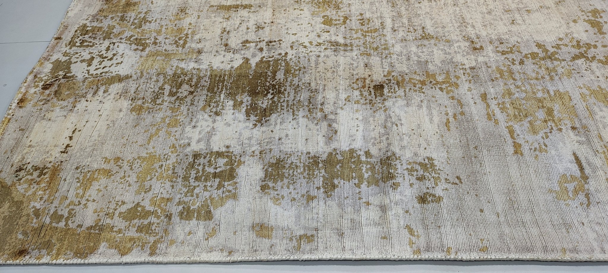 Nyx 5.3x7.9 Handwoven Light Gold Printed Viscose | Banana Manor Rug Factory Outlet