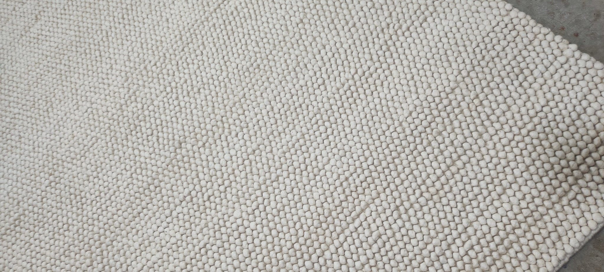 Olympe de Gouges Handwoven Wool Durrie Ivory Loop Ball 10x14 | Banana Manor Rug Company